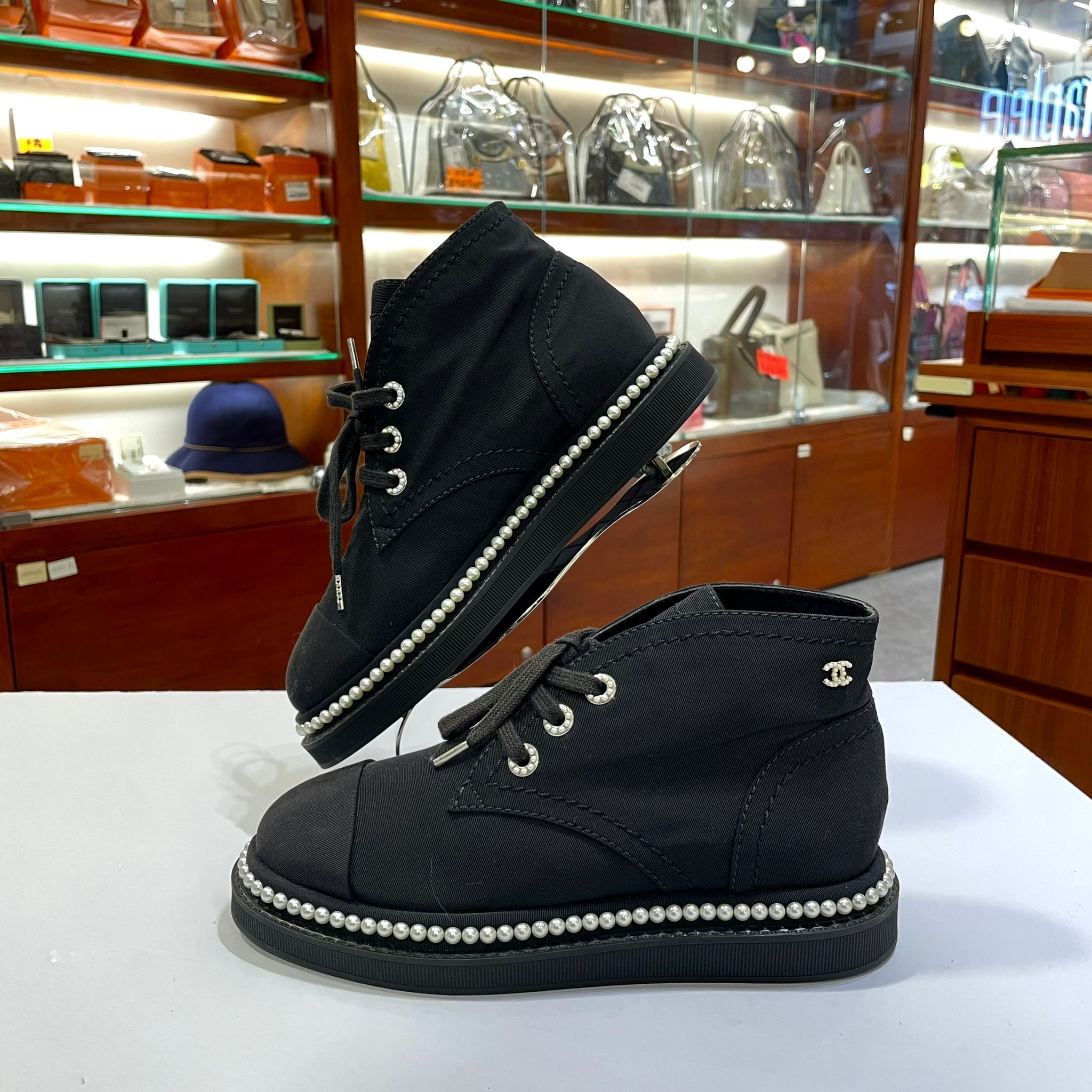 本月大特價!!! 全新CHANEL短靴35.5碼, G32355, 黑色棉質,珍珠圍邊, 登山靴 , 香奈兒ANKLE BOOTS, #BRAND NEW #香榭站正品