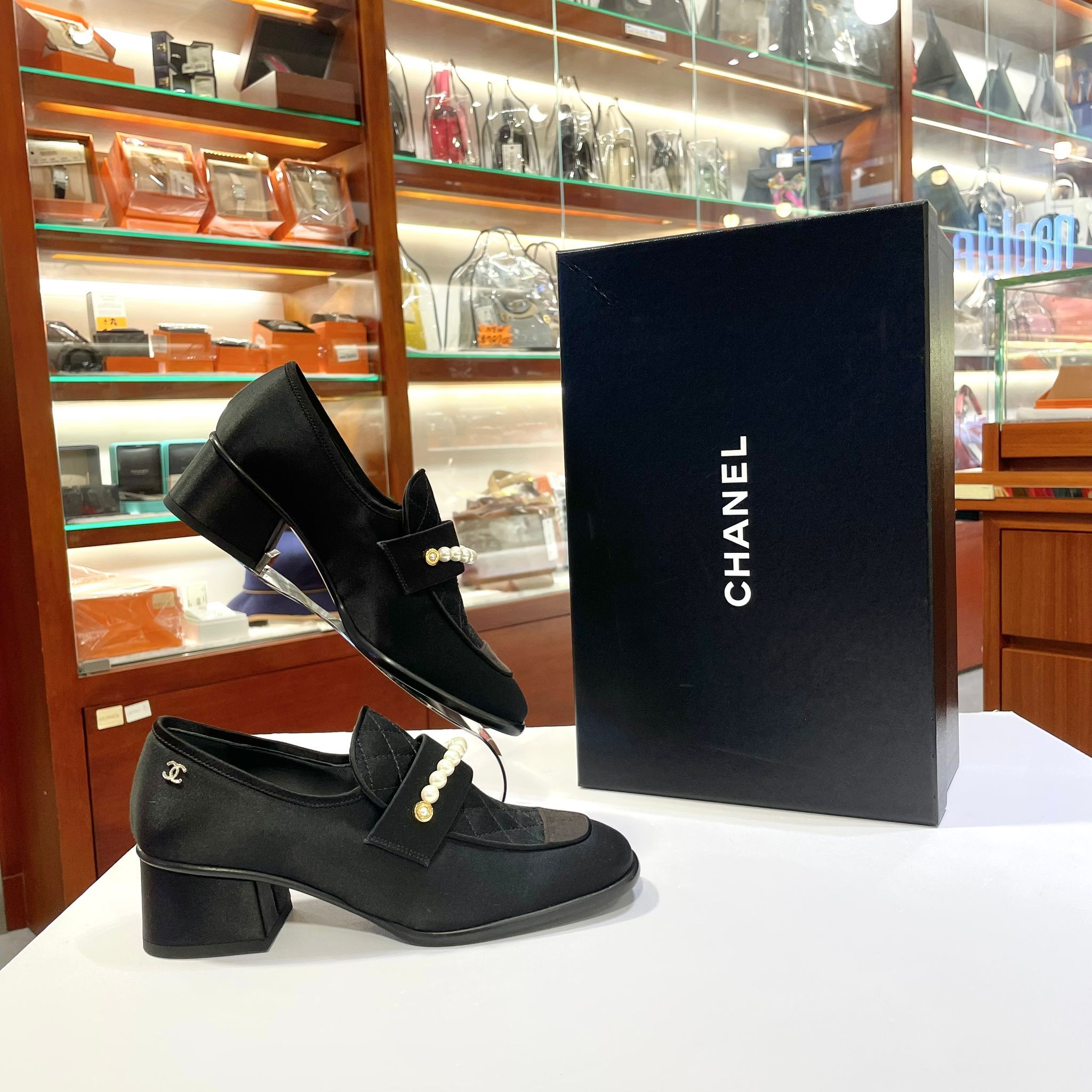 斷碼特價~~全新CHANEL 方頭高跟鞋  35.5碼,G34913 , 黑色尼龍拼珍珠 #BRAND NEW #香榭站正品