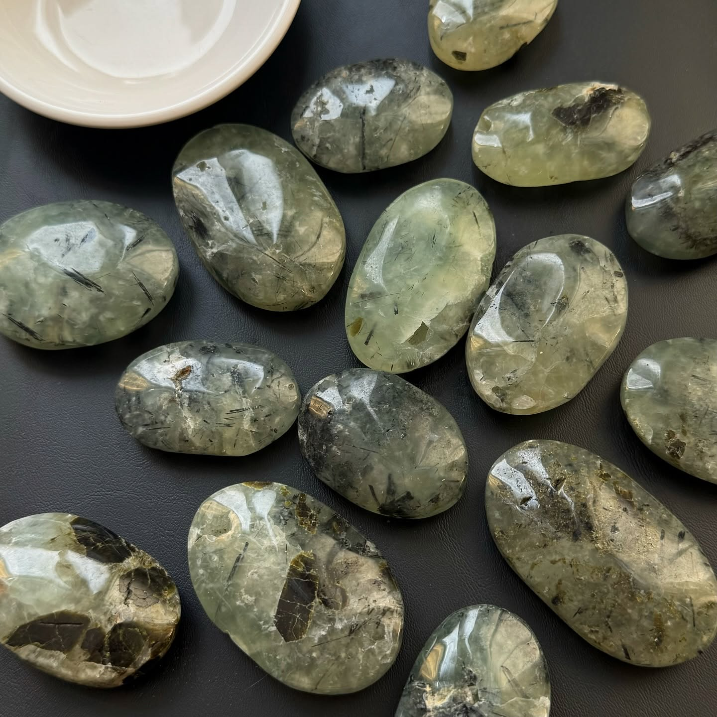 [原石] 葡萄石 滾石 把玩