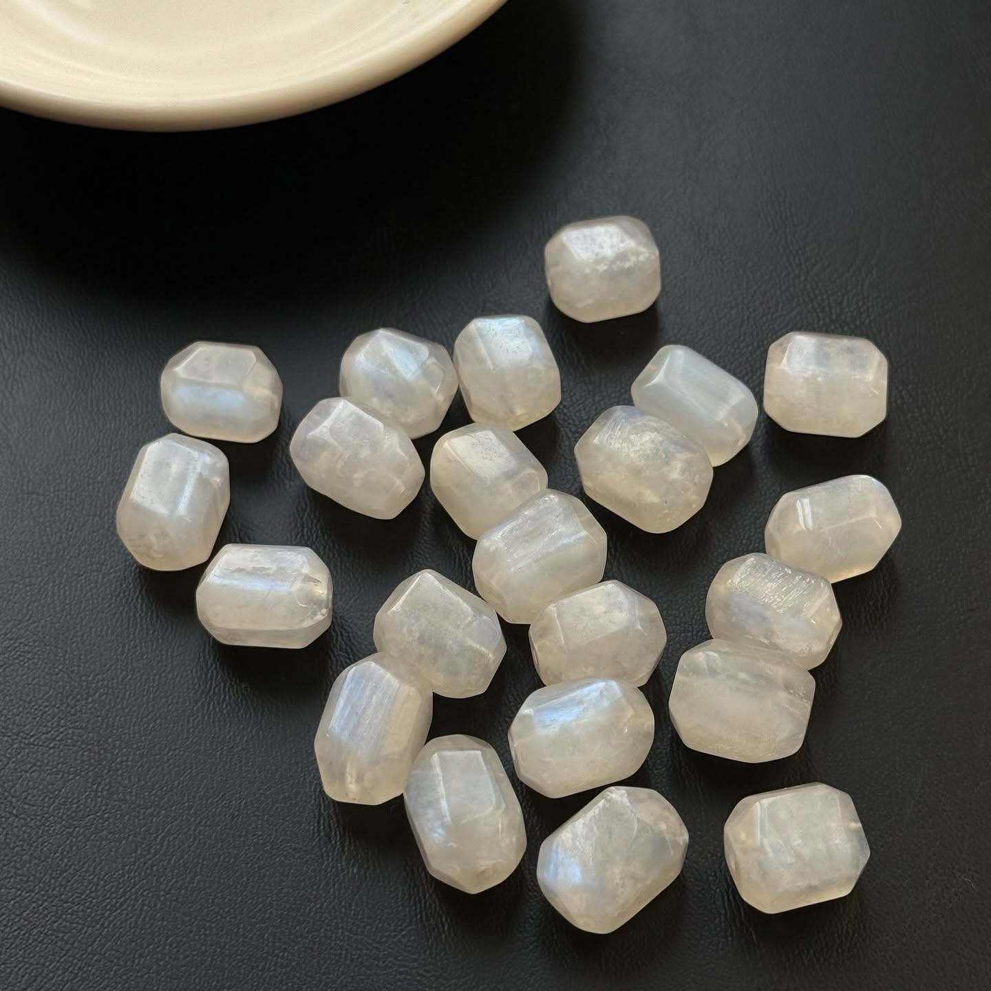 [原石] 月光石 通孔