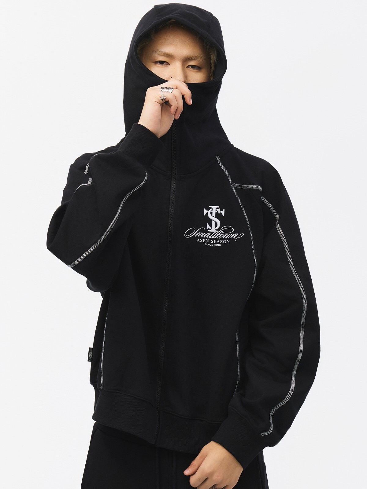 STK SmallTownKid 字母刺繡 背後印花 明線分割 運動套裝 連帽外套