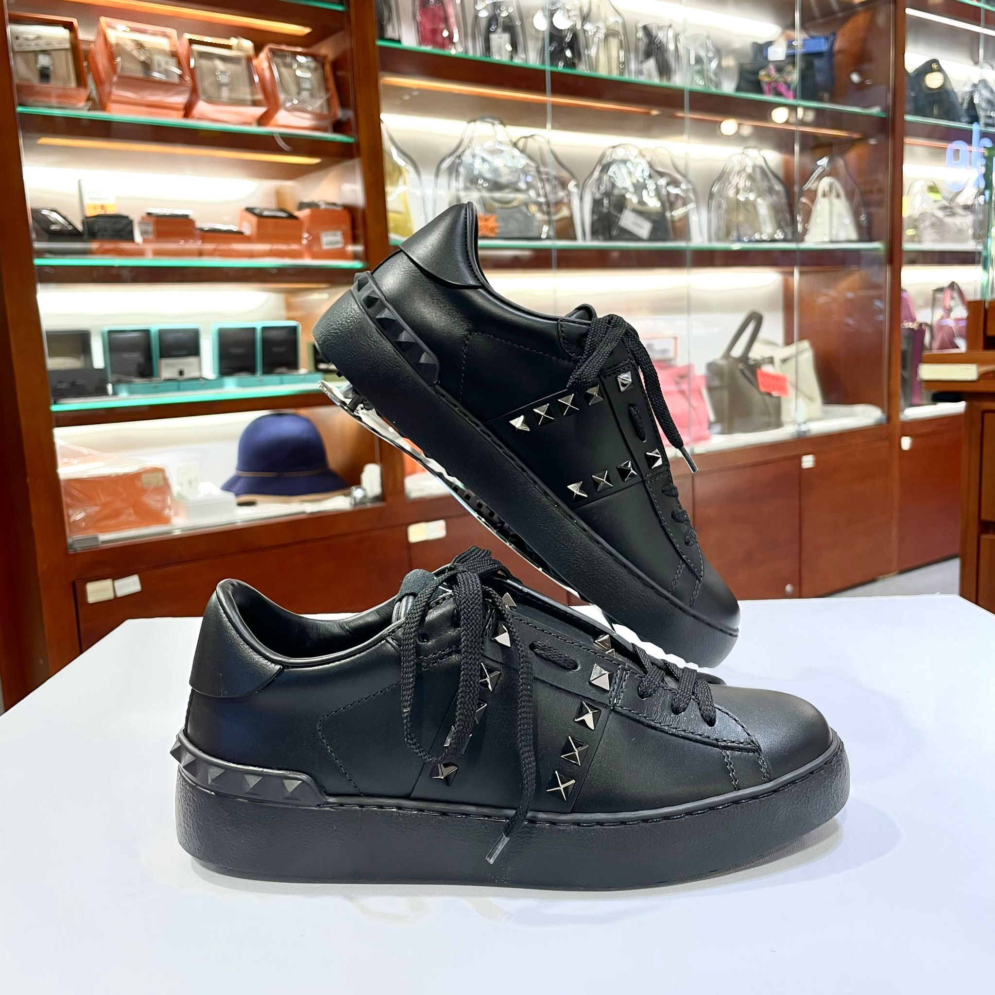 斷碼特價~~全新VALENTINO波鞋 36 碼 黑色牛皮/黑色窩釘rockstud untitled sneaker #BRAND NEW #香榭站正品