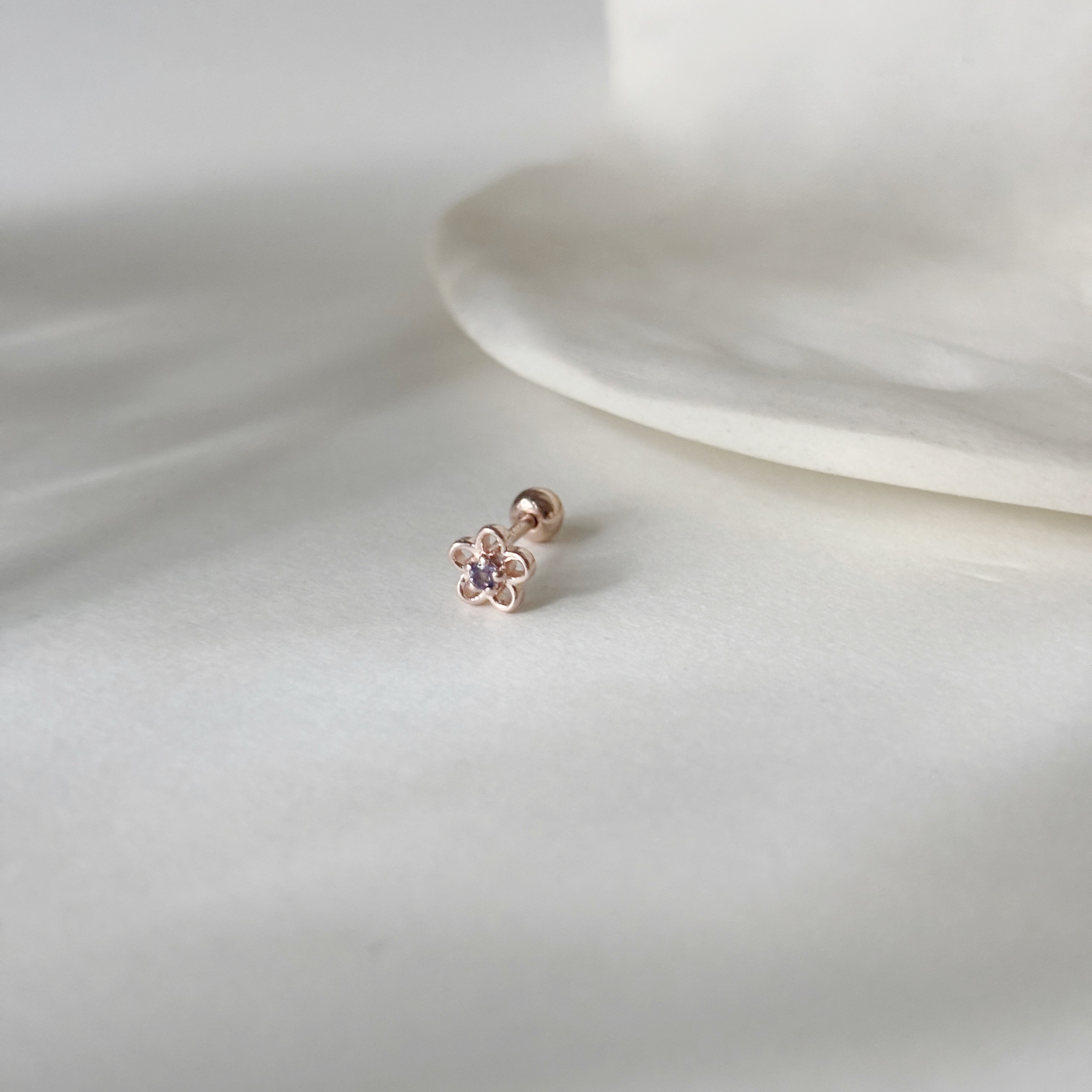 簍空花朵菫青石轉珠耳環