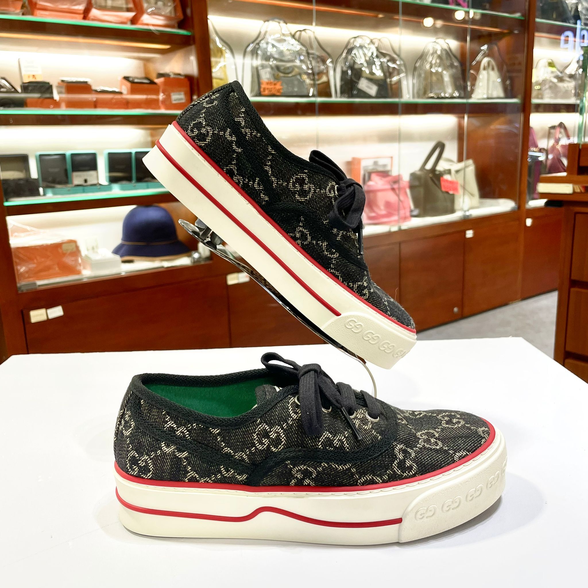 斷碼特價~~全新GUCCI SHOES 運動鞋/網球鞋 35 碼 黑色帆布 GG Supreme #BRAND NEW #香榭站正品