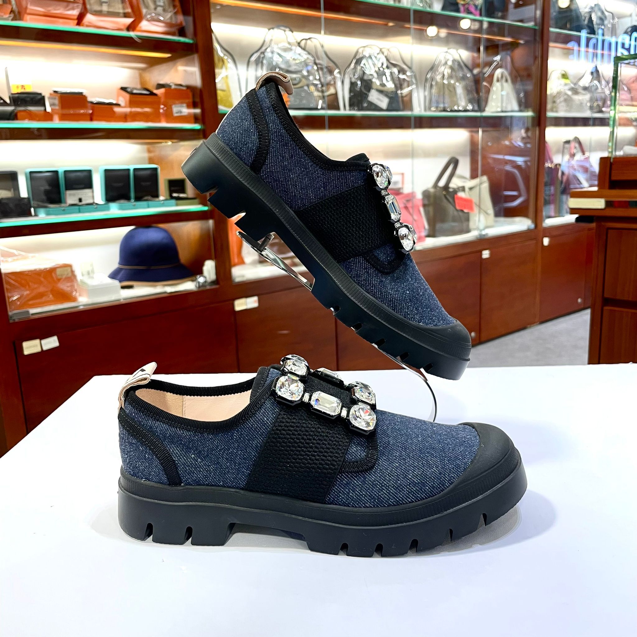 限時優惠~~全新RV 運動鞋 36.5碼 藍色牛仔布水晶方扣 RVW62831070 #BRAND NEW #香榭站正品