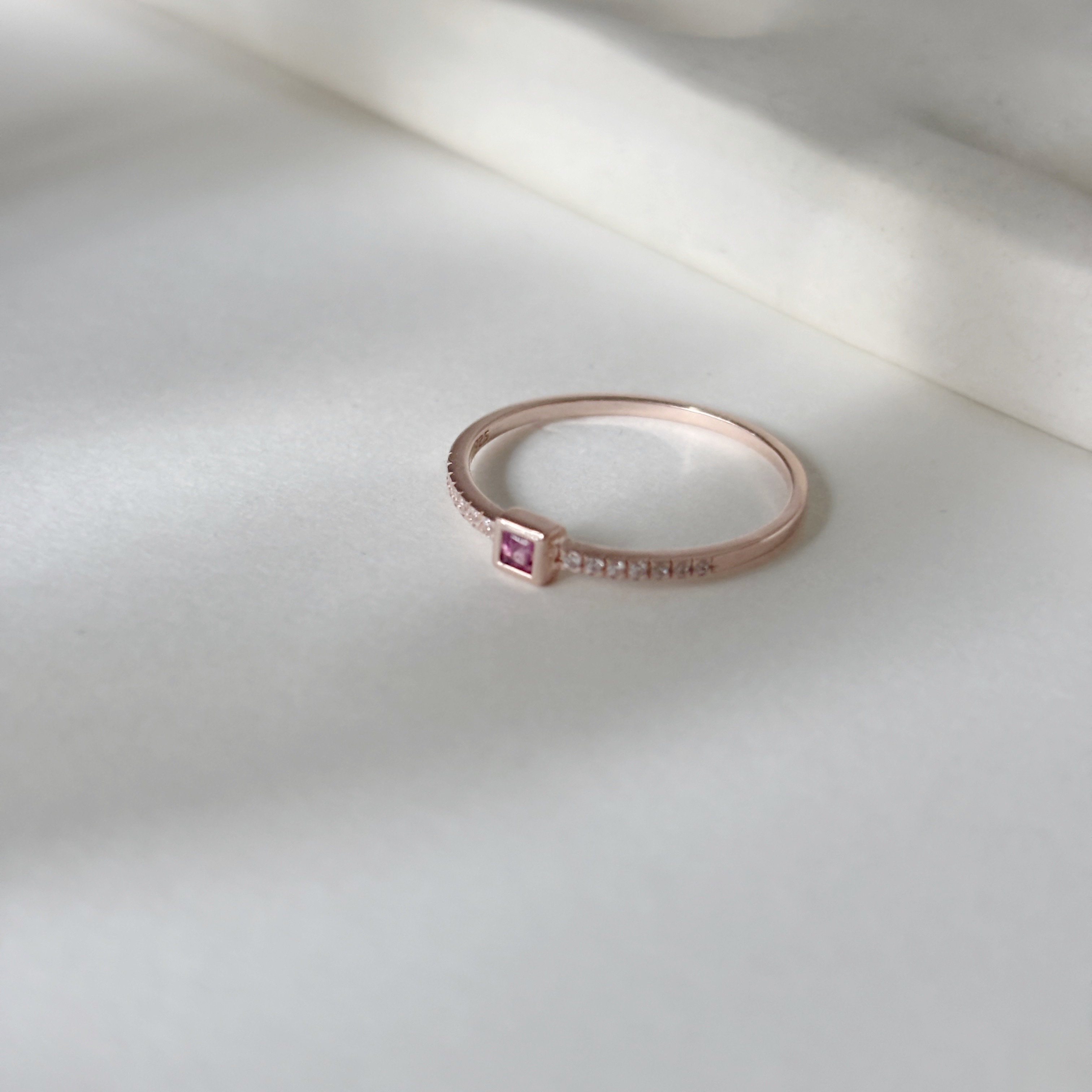 小方形粉碧璽排鑽戒指