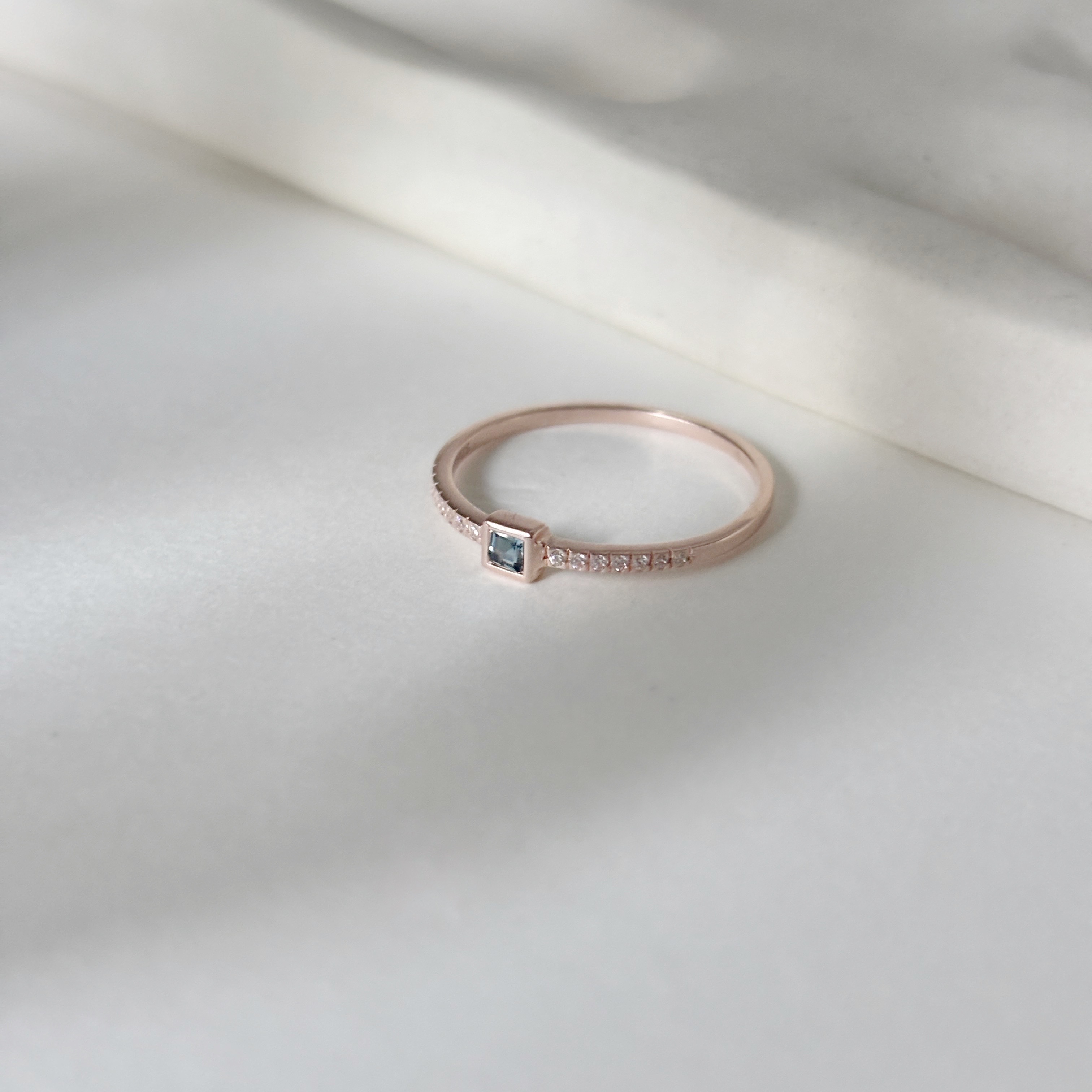 小方形倫敦托帕石排鑽戒指