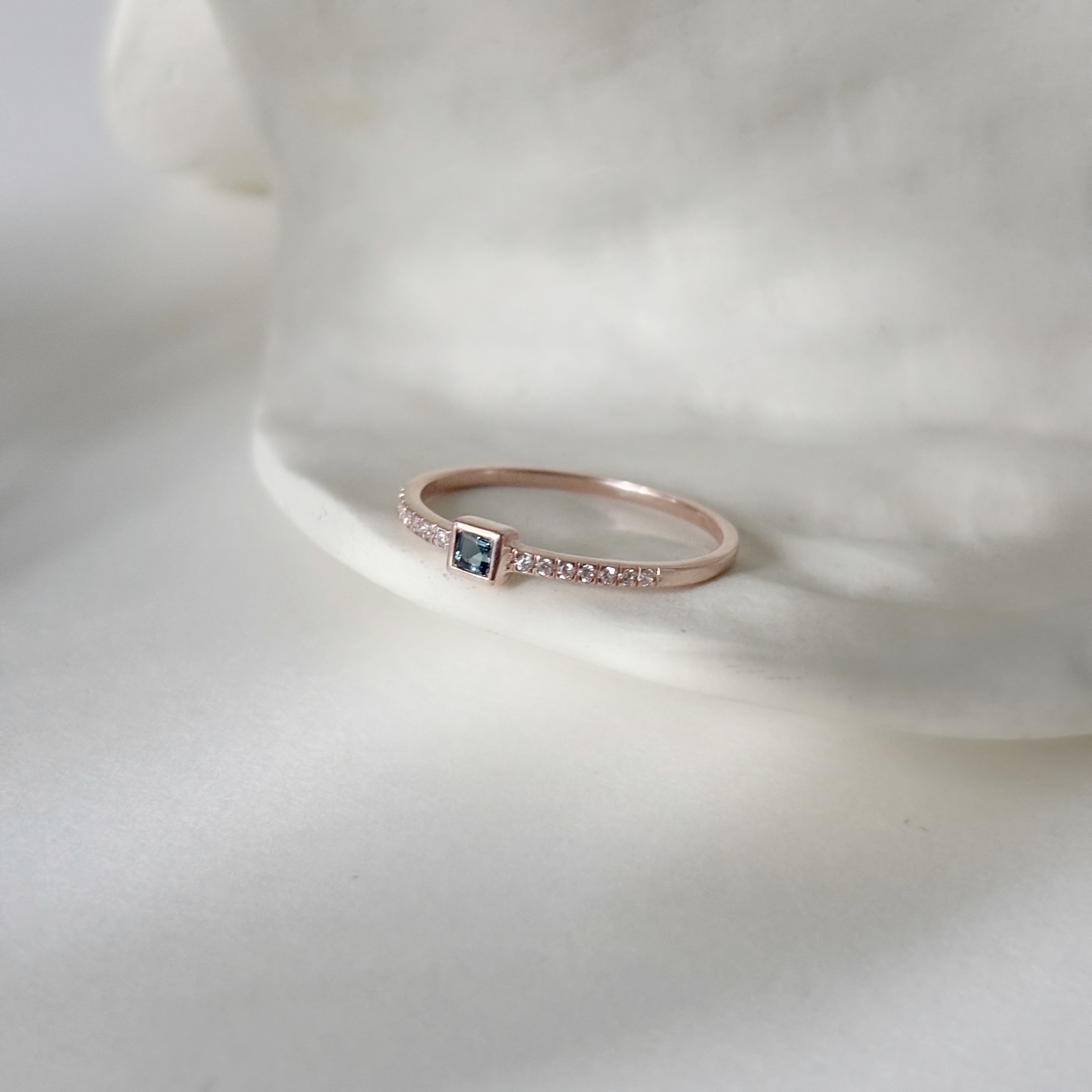 小方形倫敦托帕石排鑽戒指