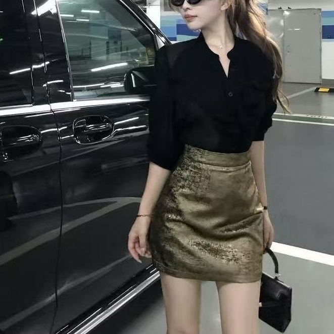 V領襯衫+高腰金色短裙(2件組)