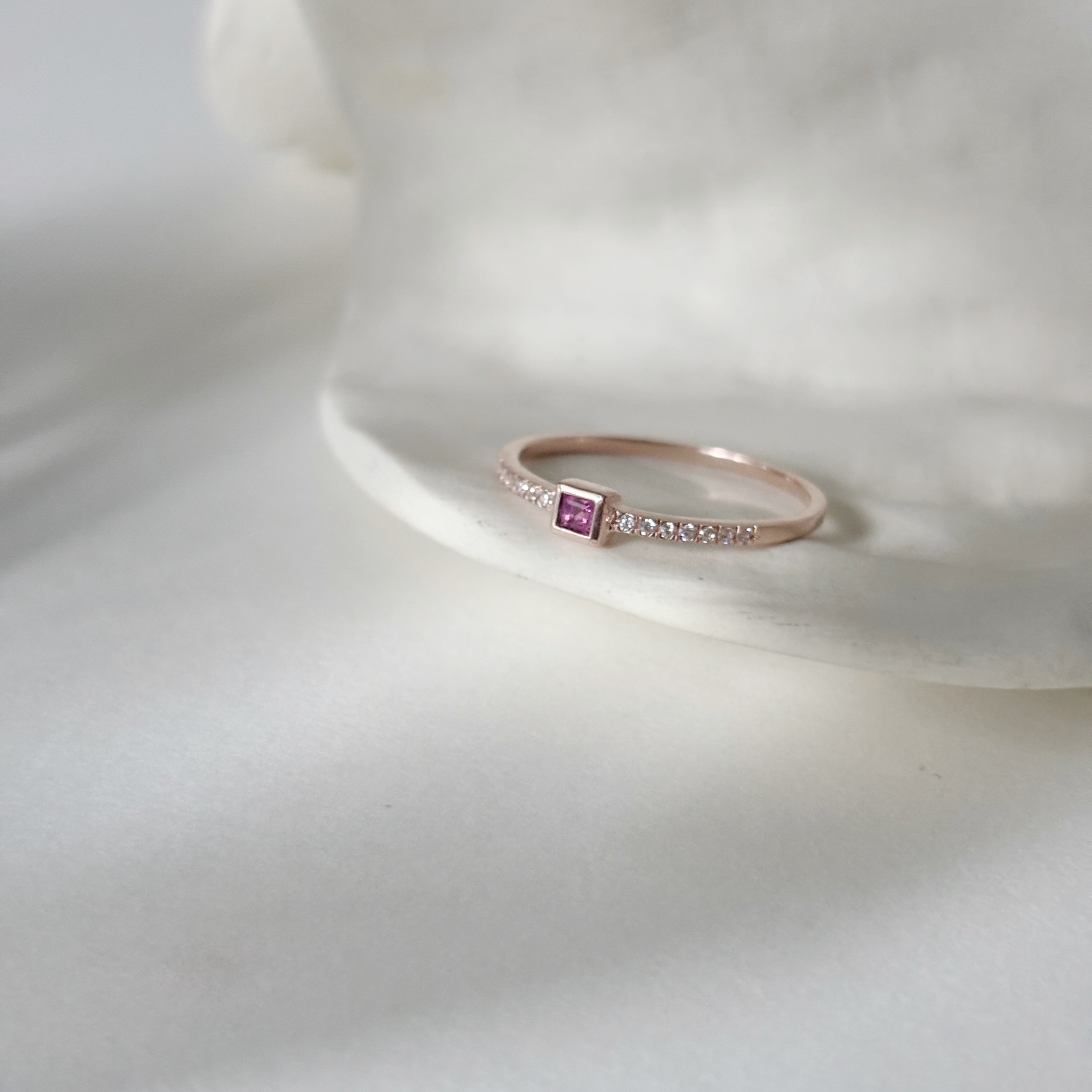 小方形粉碧璽排鑽戒指