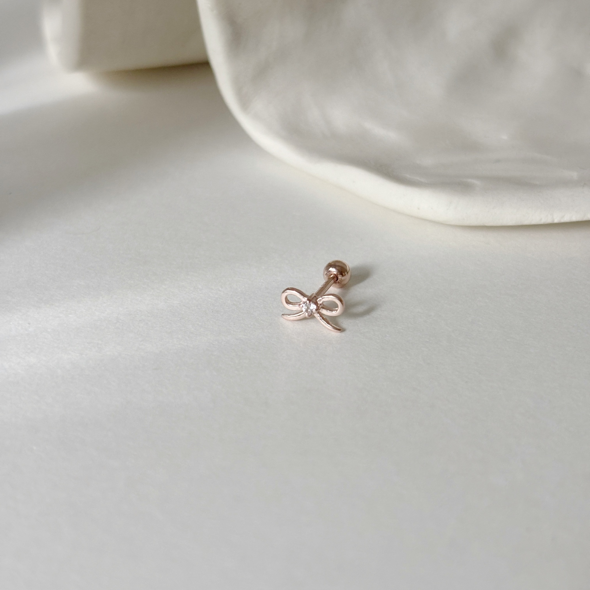 扁扁蝴蝶結白托帕石轉珠耳環