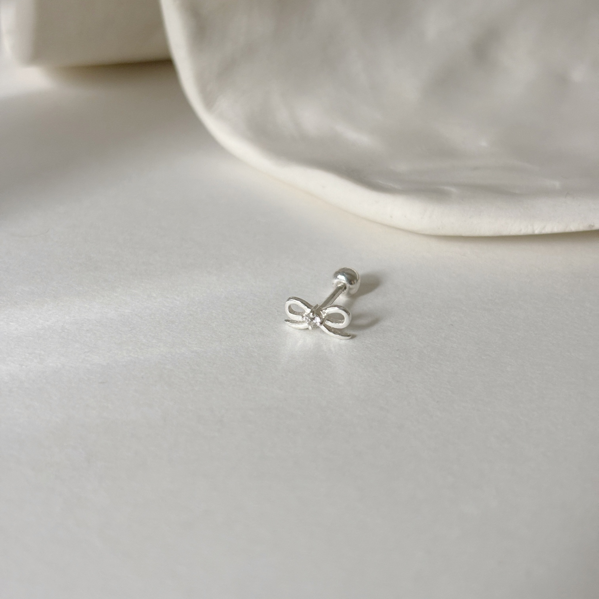 扁扁蝴蝶結白托帕石轉珠耳環