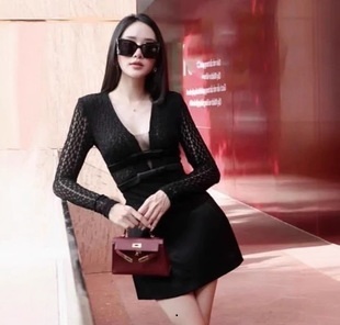 性感御姐風 簍空蕾絲拼接緞面洋裝