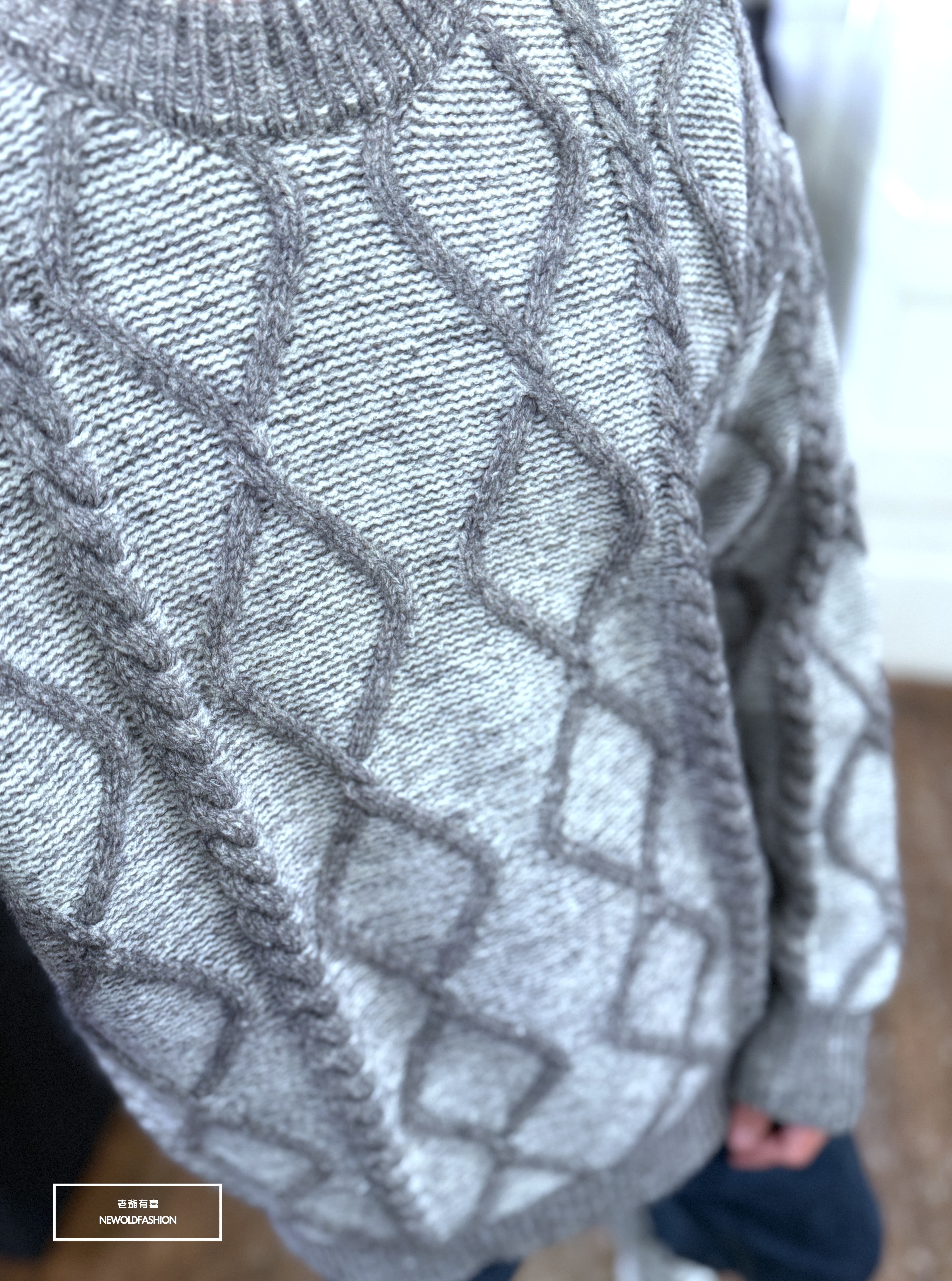 『新款上市』重磅對比撞色麻花針織毛衣(NOF25102535)-灰
