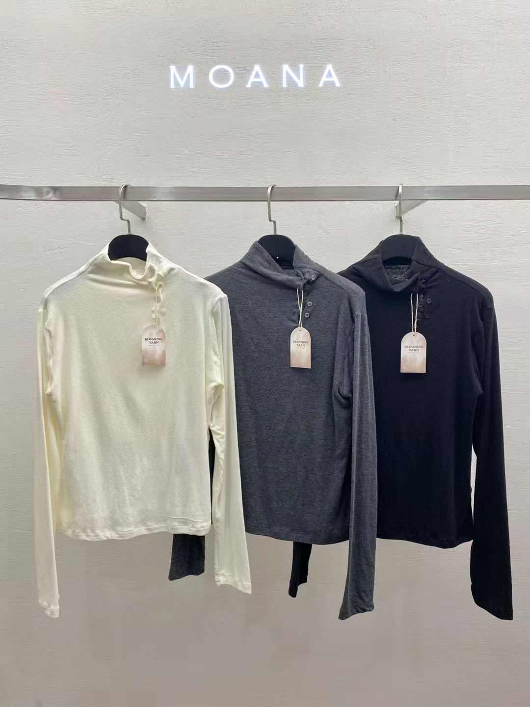 MK5212 百搭側鈕扣高領上衣