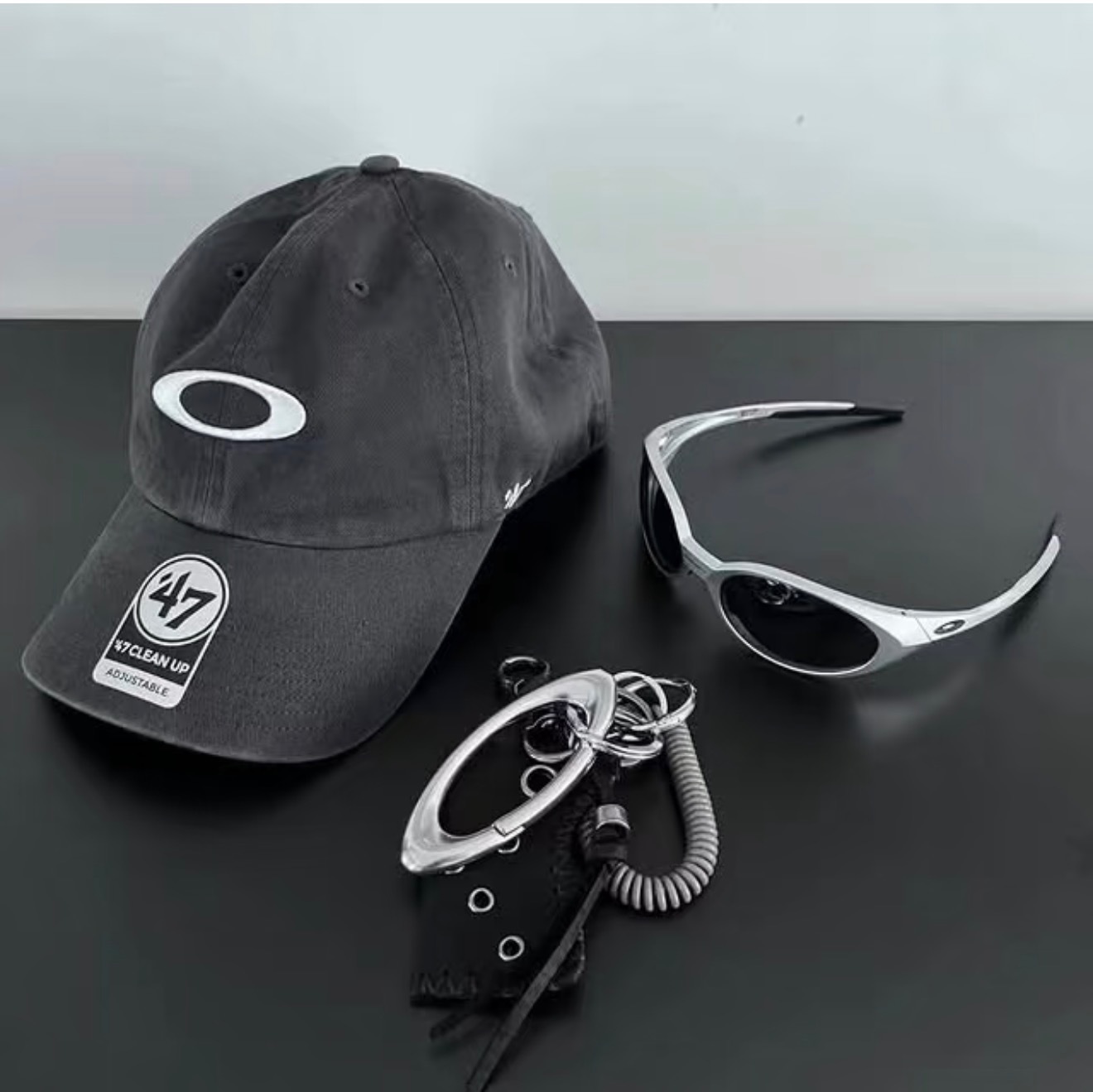 經典炭黑色 OAKLEY x 47brand 經典圈圈Logo老帽