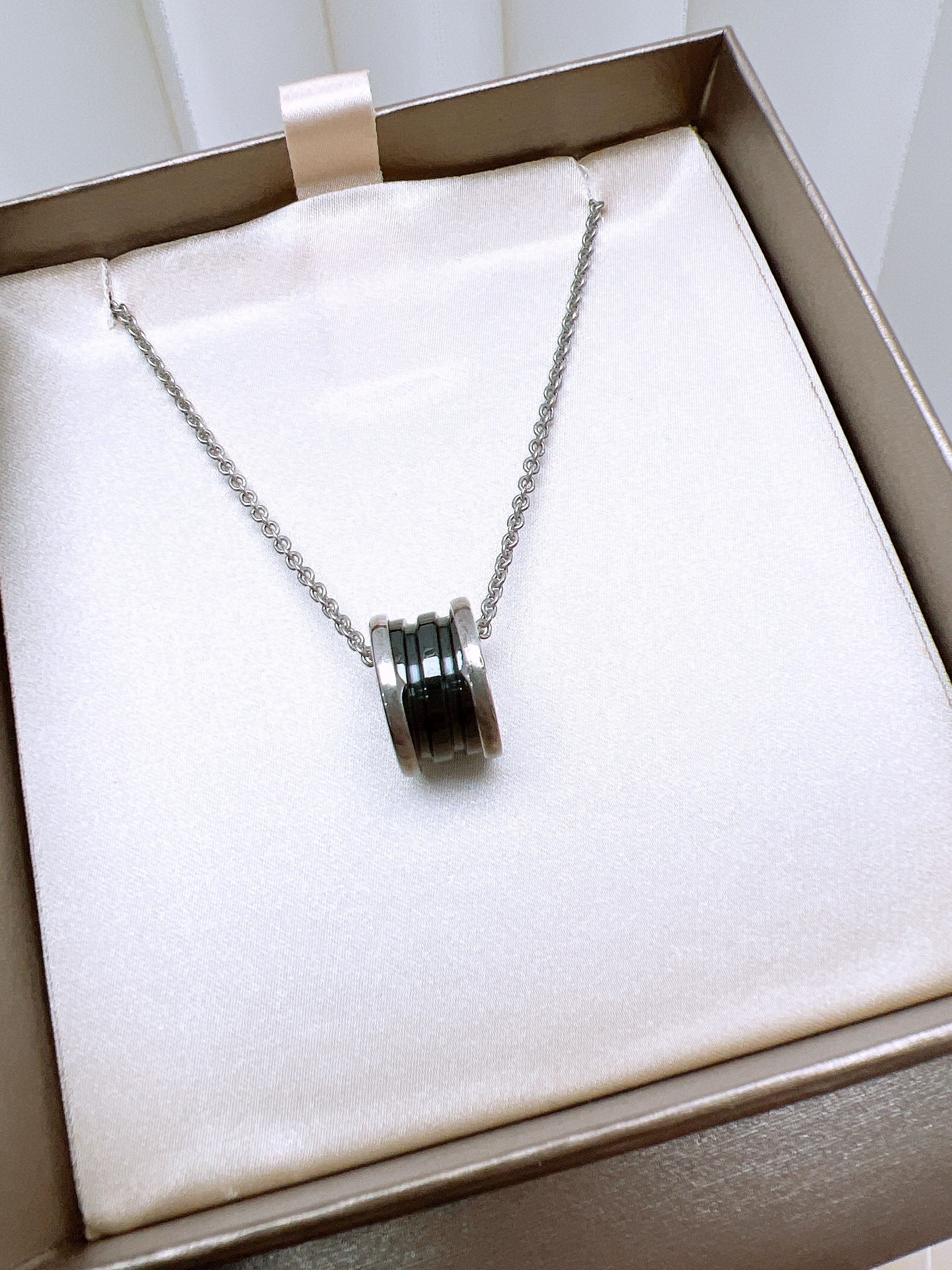 Bvlgari b.zero1 necklace (black/silver) for charity