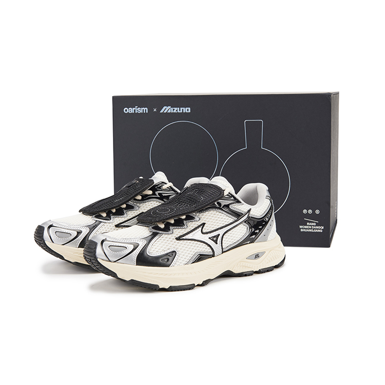 【代購】Mizuno Racer S Running Shoes Unisex Low top Beige Apricot/Black/Silver D1GH243701