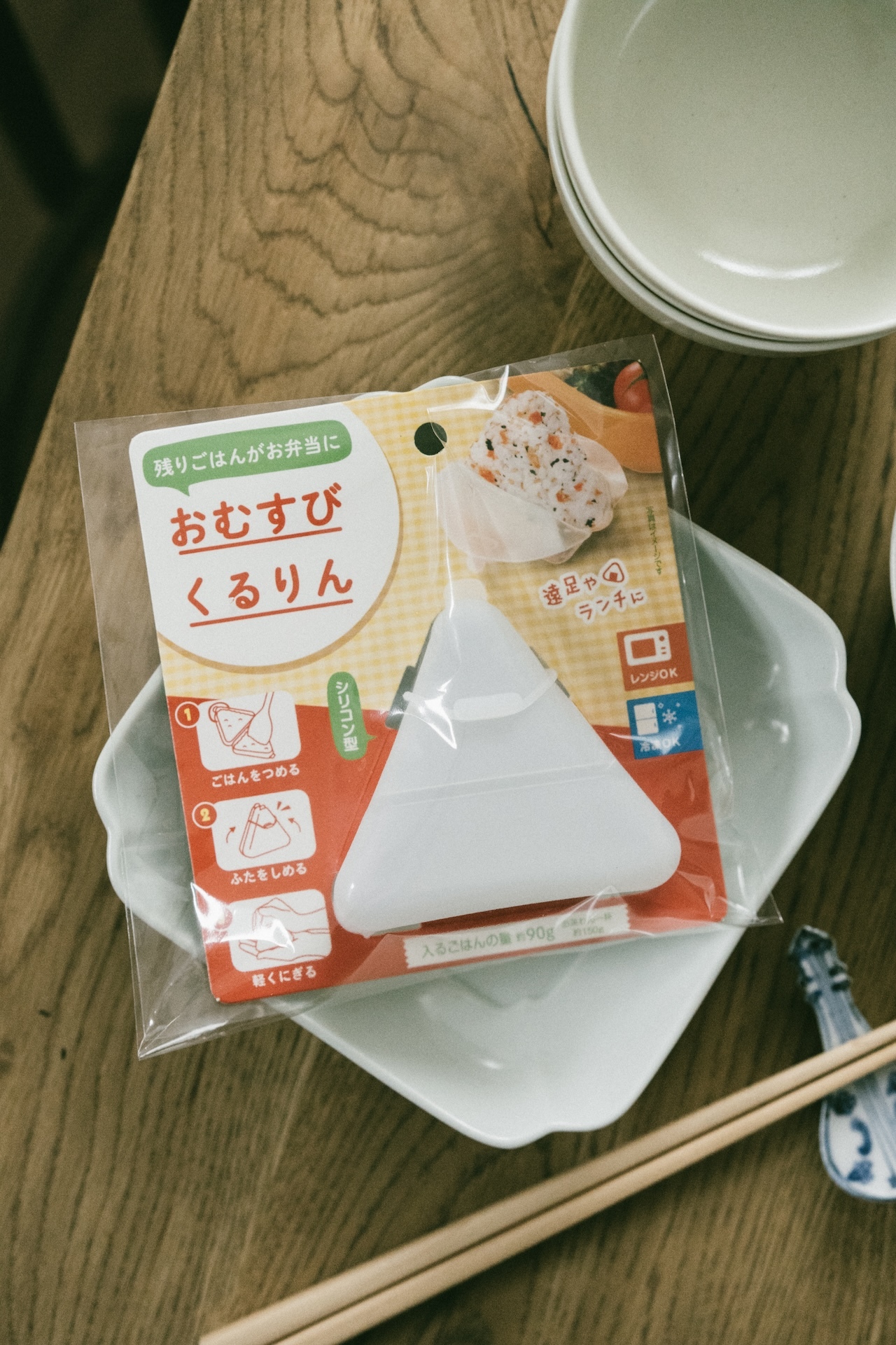 日本Seria 熱銷！矽膠飯糰模兼外帶袋