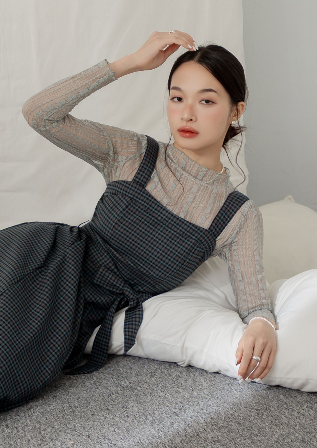 直條壓花鏤空內搭上衣