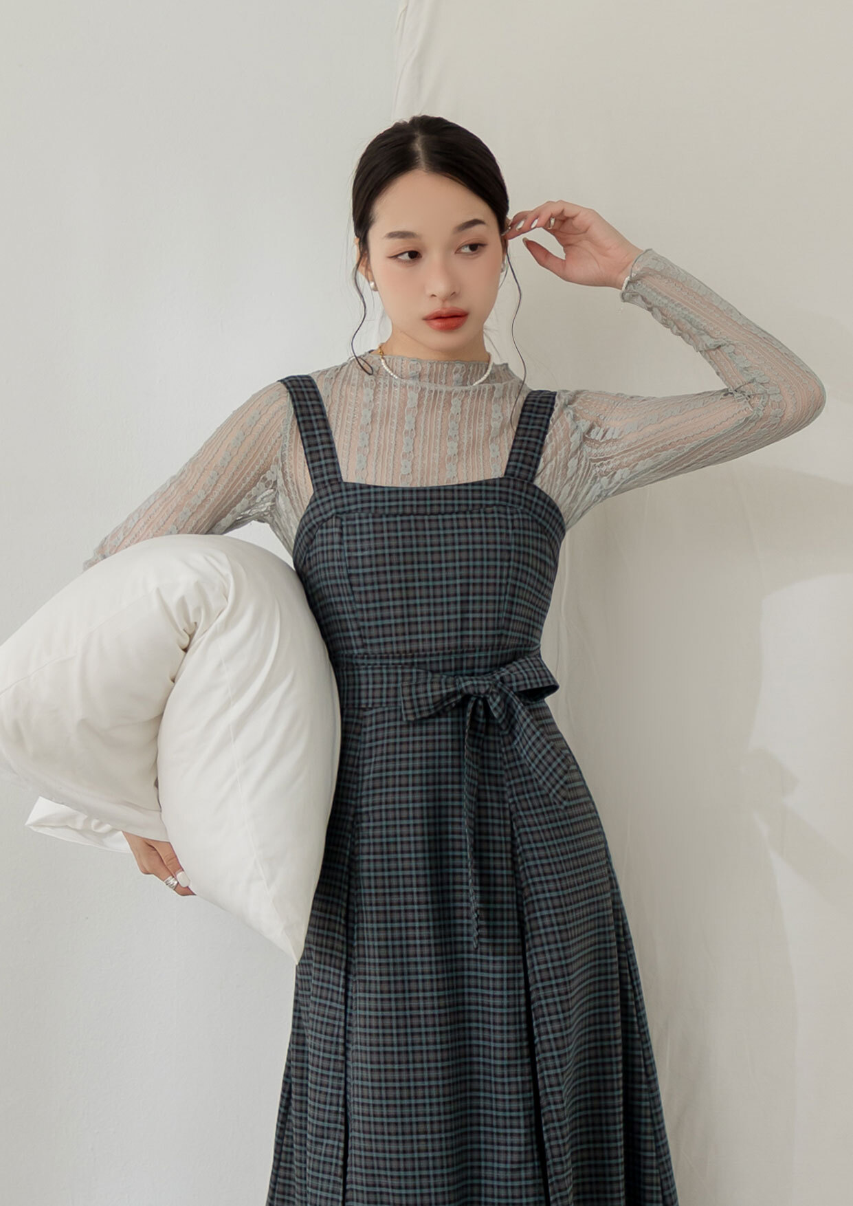 直條壓花鏤空內搭上衣