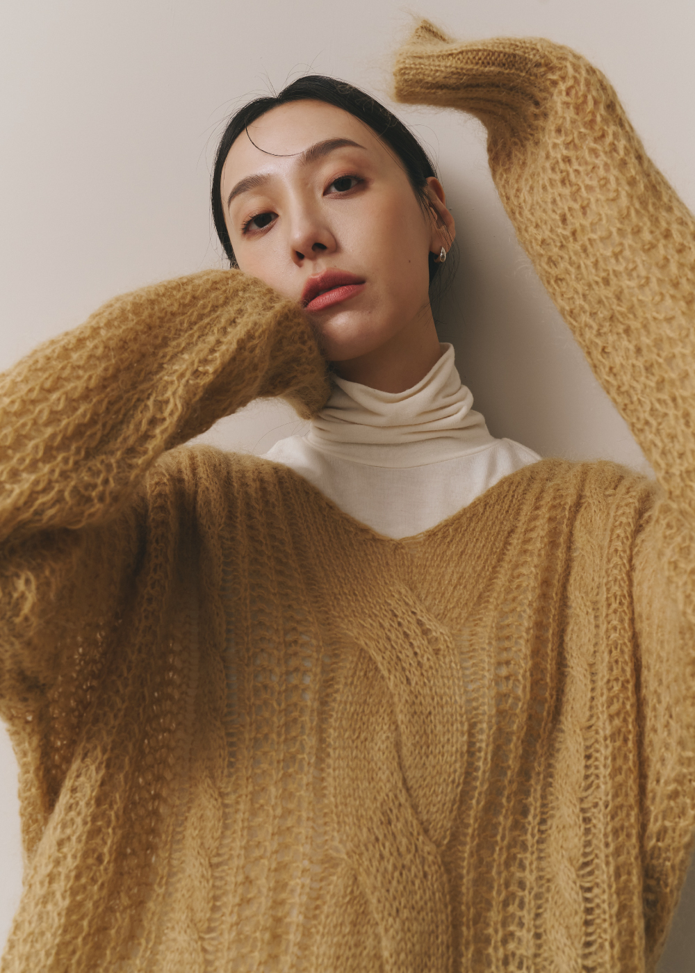 馬海毛V領麻花毛衣