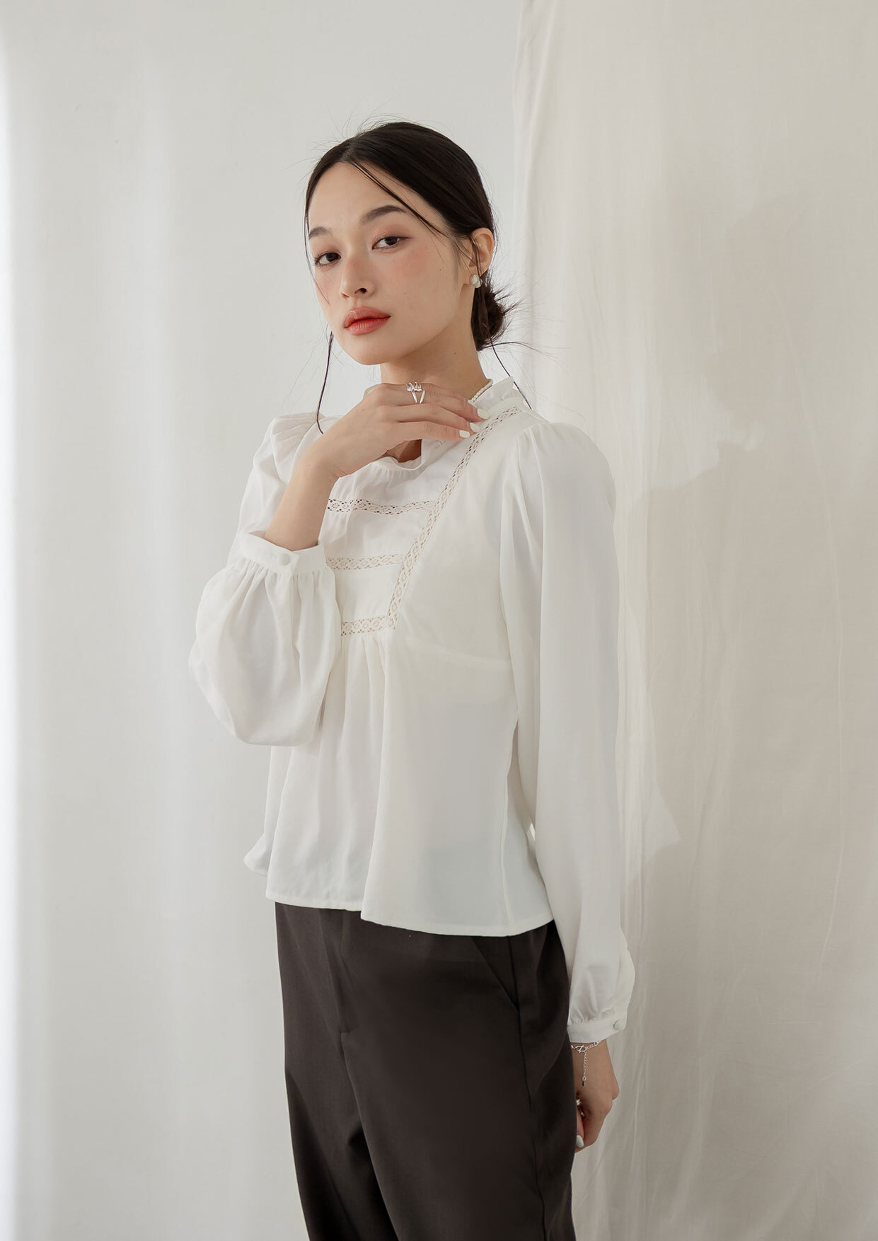 立領雕花長袖上衣