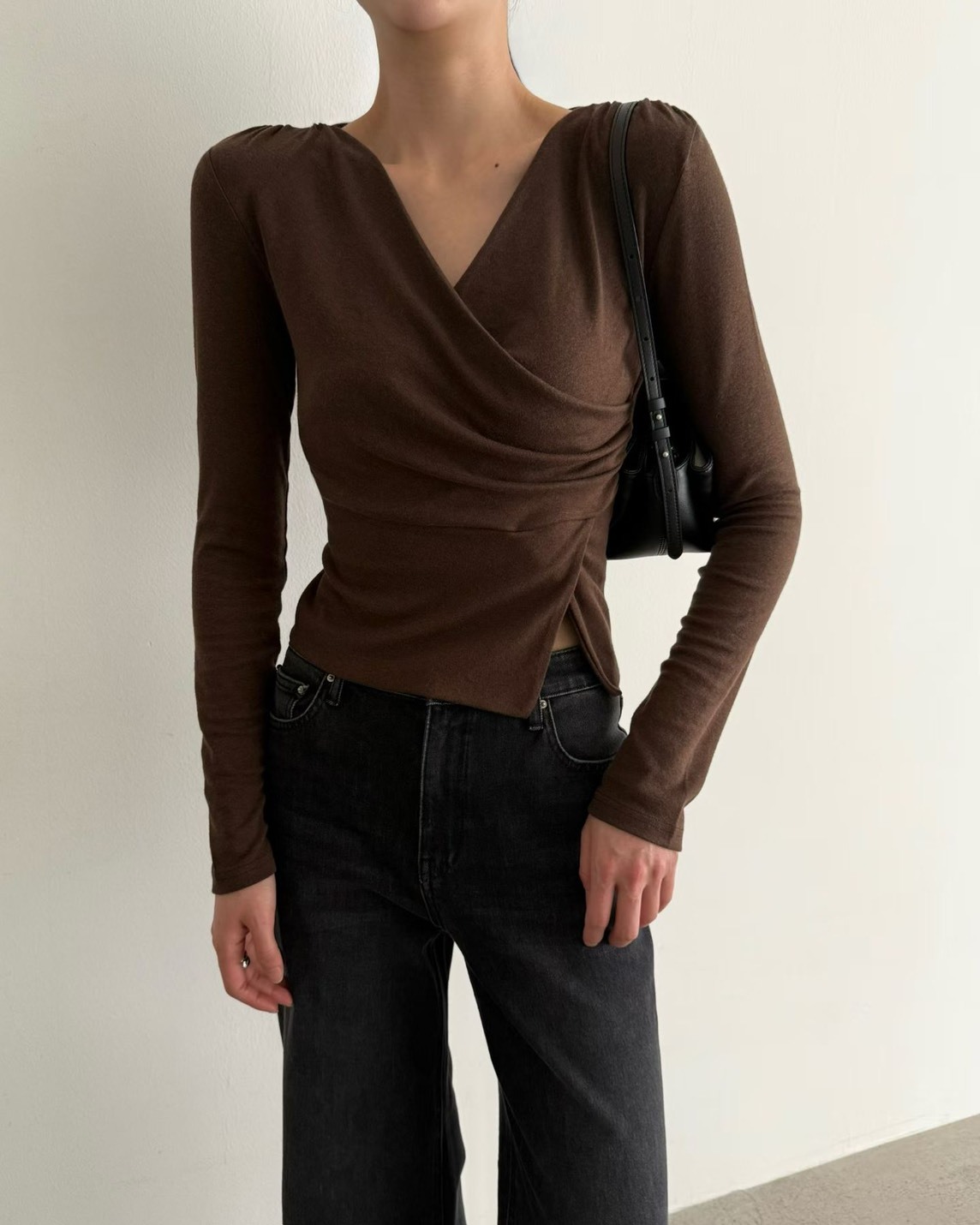 交錯合身設計款上衣