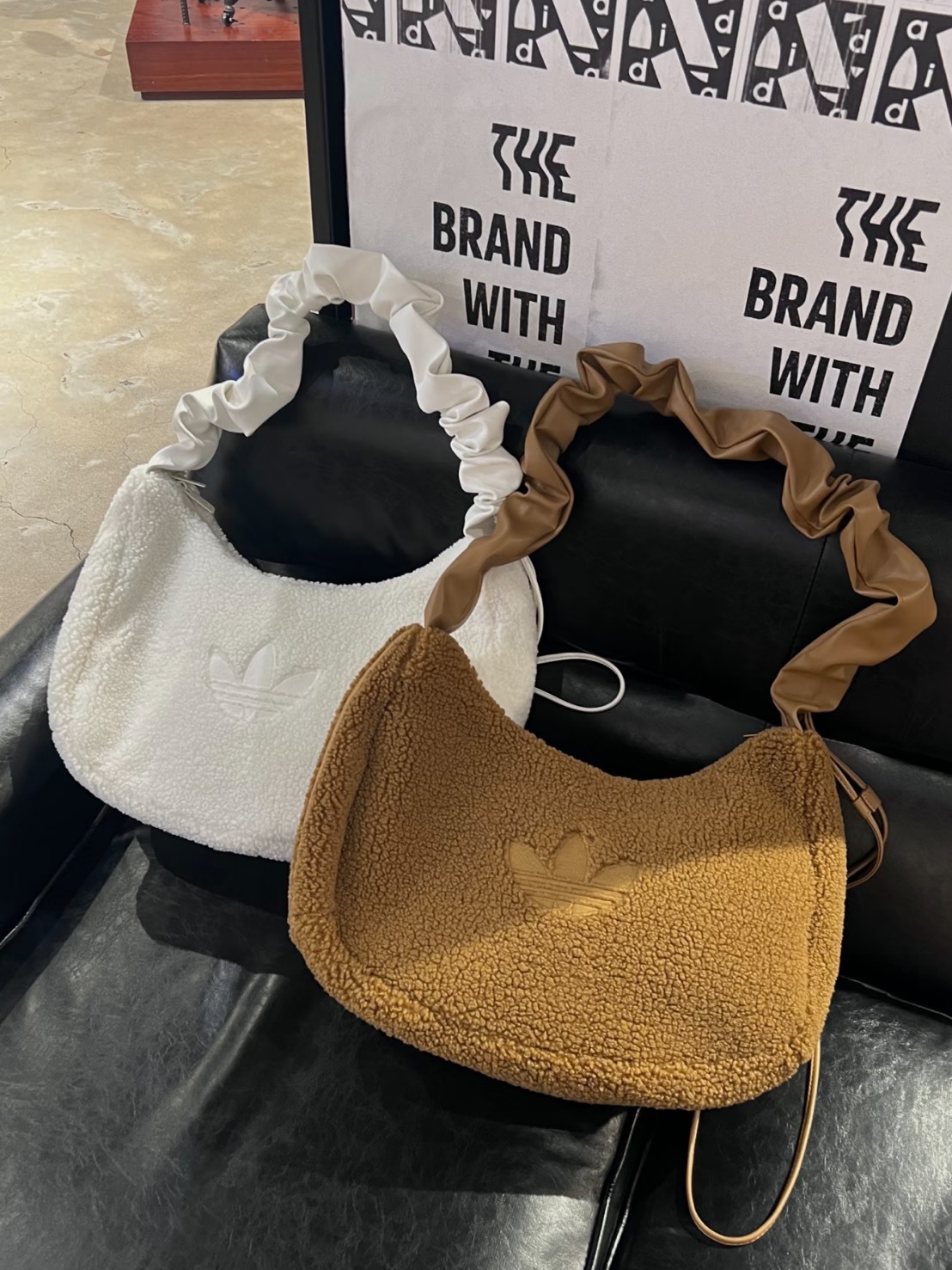 ADIDAS ORIGINALS 14.6L 羊羔毛 雲朵包