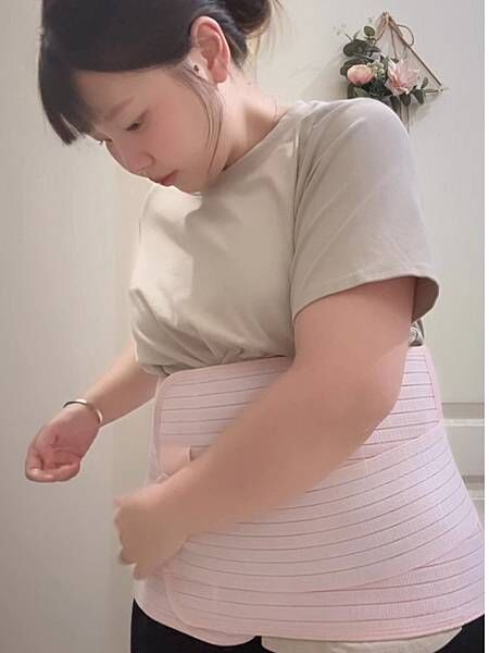 【 媽咪學苑 】赫媽咪機能束腹帶開箱｜產後收腹產品分享與使用心得