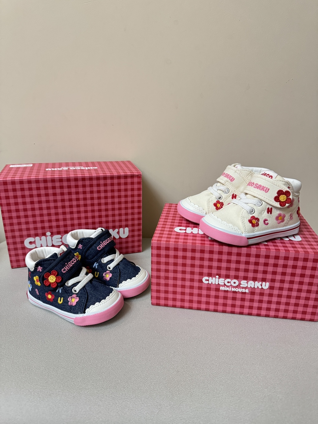 𝐌𝐢𝐤𝐢 𝐇𝐨𝐮𝐬𝐞 花花兔魔術貼帆布鞋