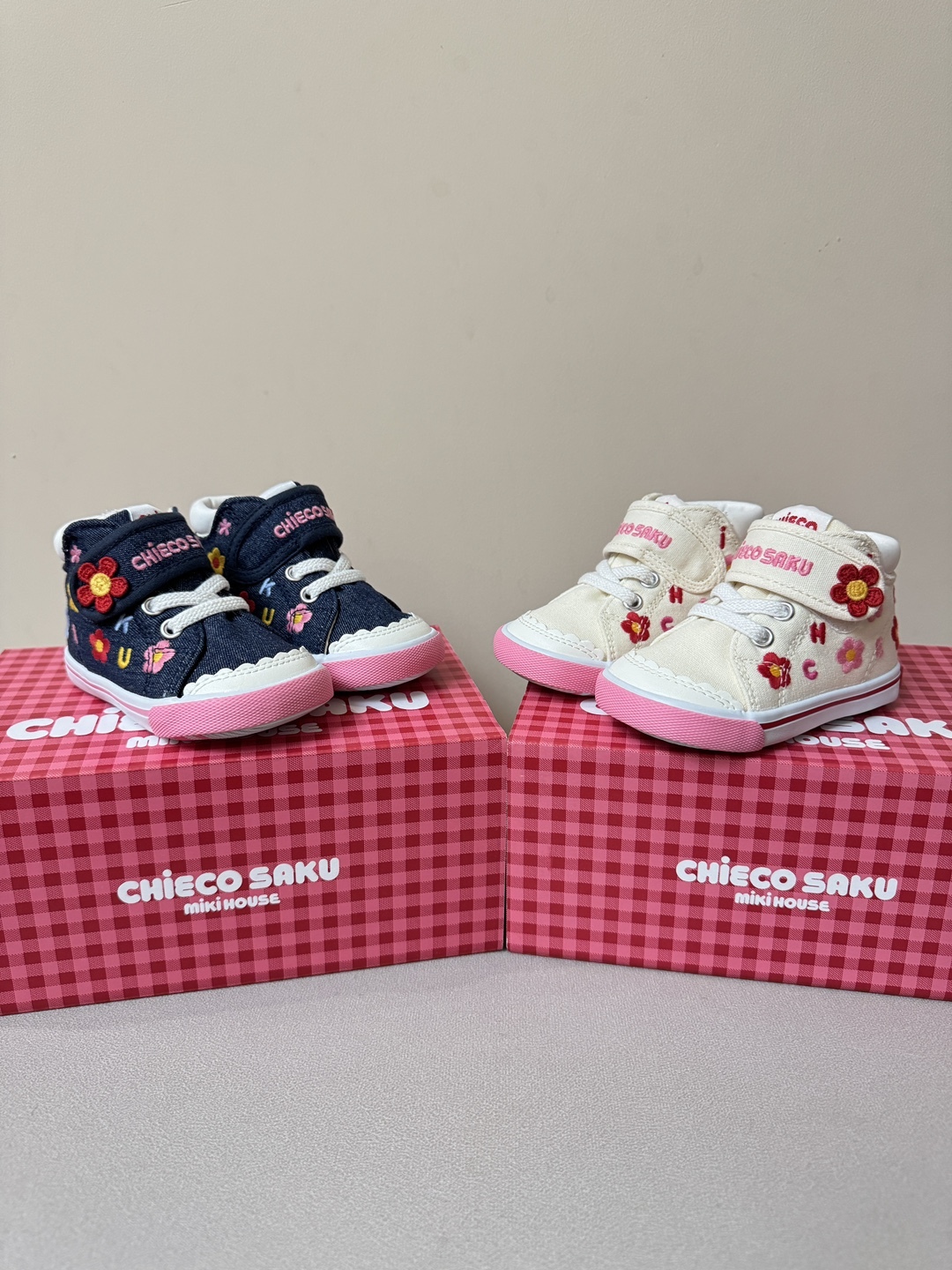 𝐌𝐢𝐤𝐢 𝐇𝐨𝐮𝐬𝐞 花花兔魔術貼帆布鞋