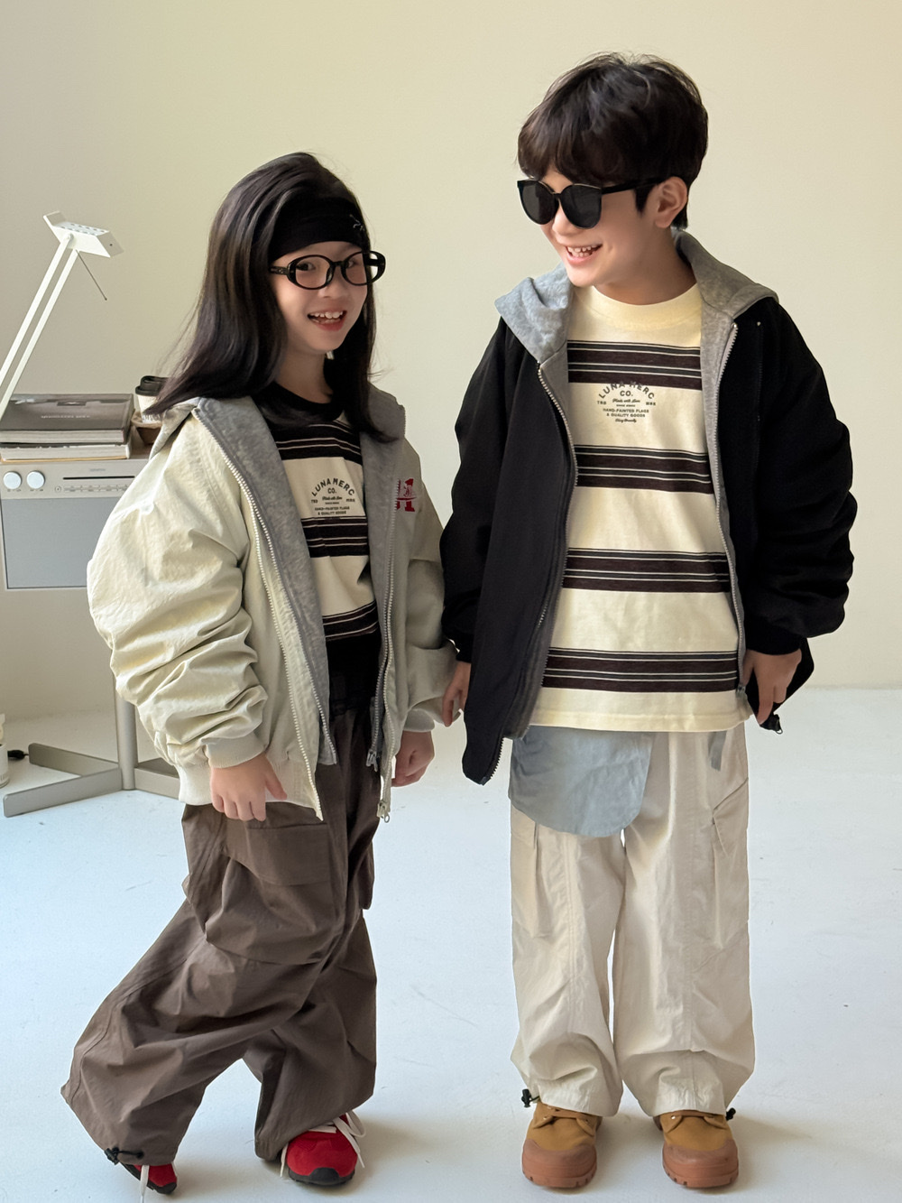 假兩件字母連帽棒球外套