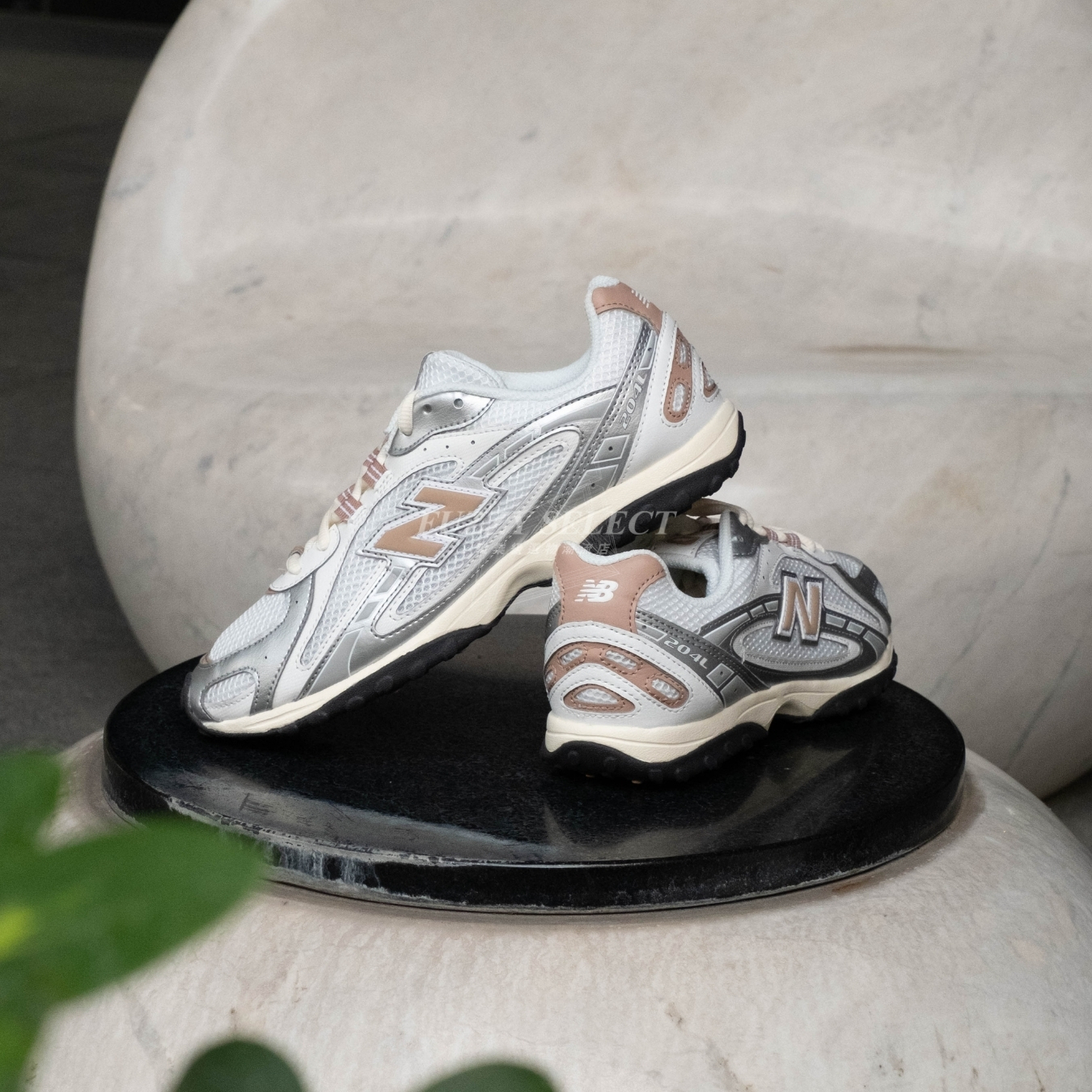 【逢甲 FUZZY】New Balance 204L 銀奶 邵雨薇 U204LSWA