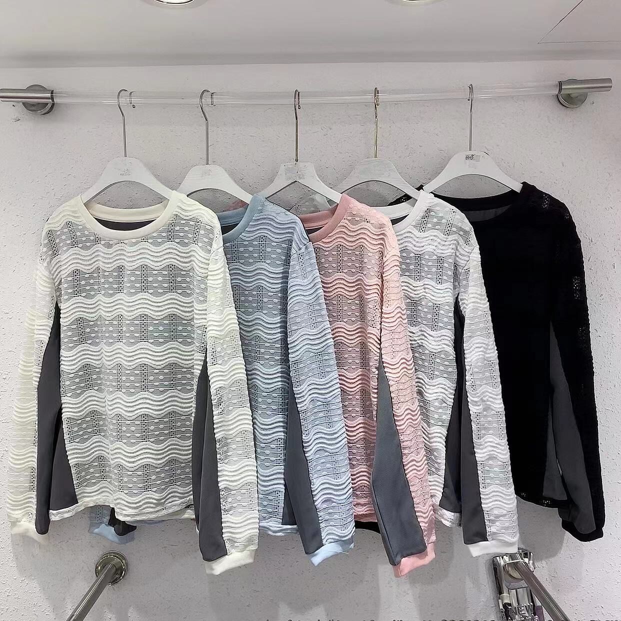 波浪圓點通花拼布側小開叉腳薄梭織TOP (C48-C52)