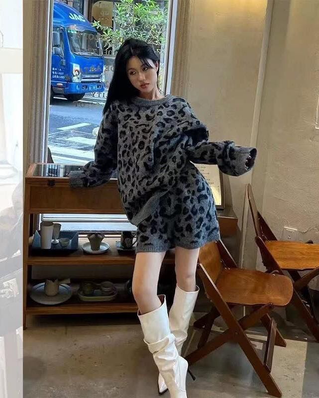 【時髦穿搭必備的豹紋針織上衣+短褲套裝組】（現貨）
