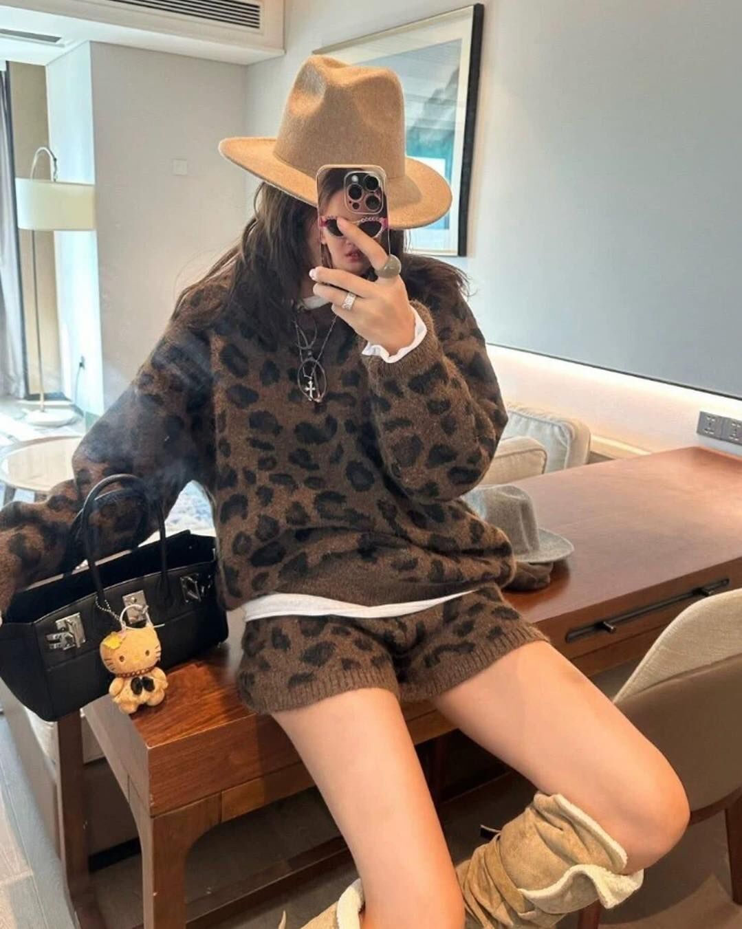 【時髦穿搭必備的豹紋針織上衣+短褲套裝組】（現貨）