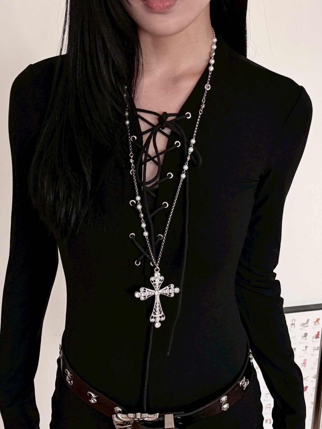 爆閃☆*:.甜酷十字吊墜 串珠長項鍊 2colors