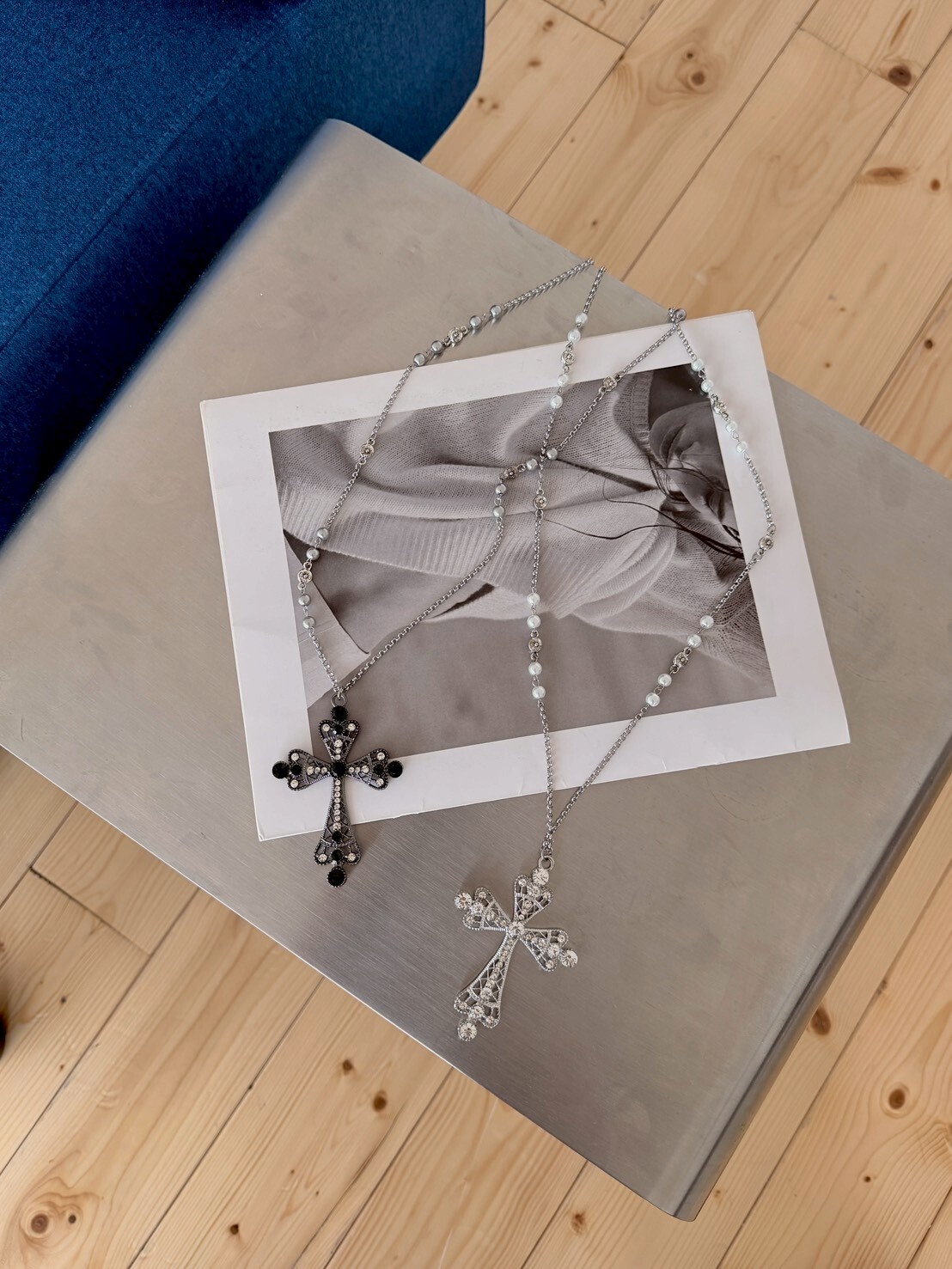 爆閃☆*:.甜酷十字吊墜 串珠長項鍊 2colors