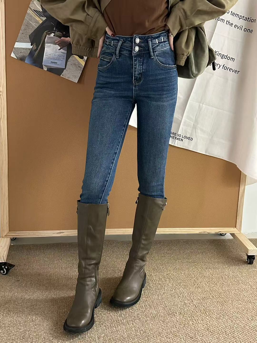 Nellie&Co. 雙釦超彈斜裁窄管褲