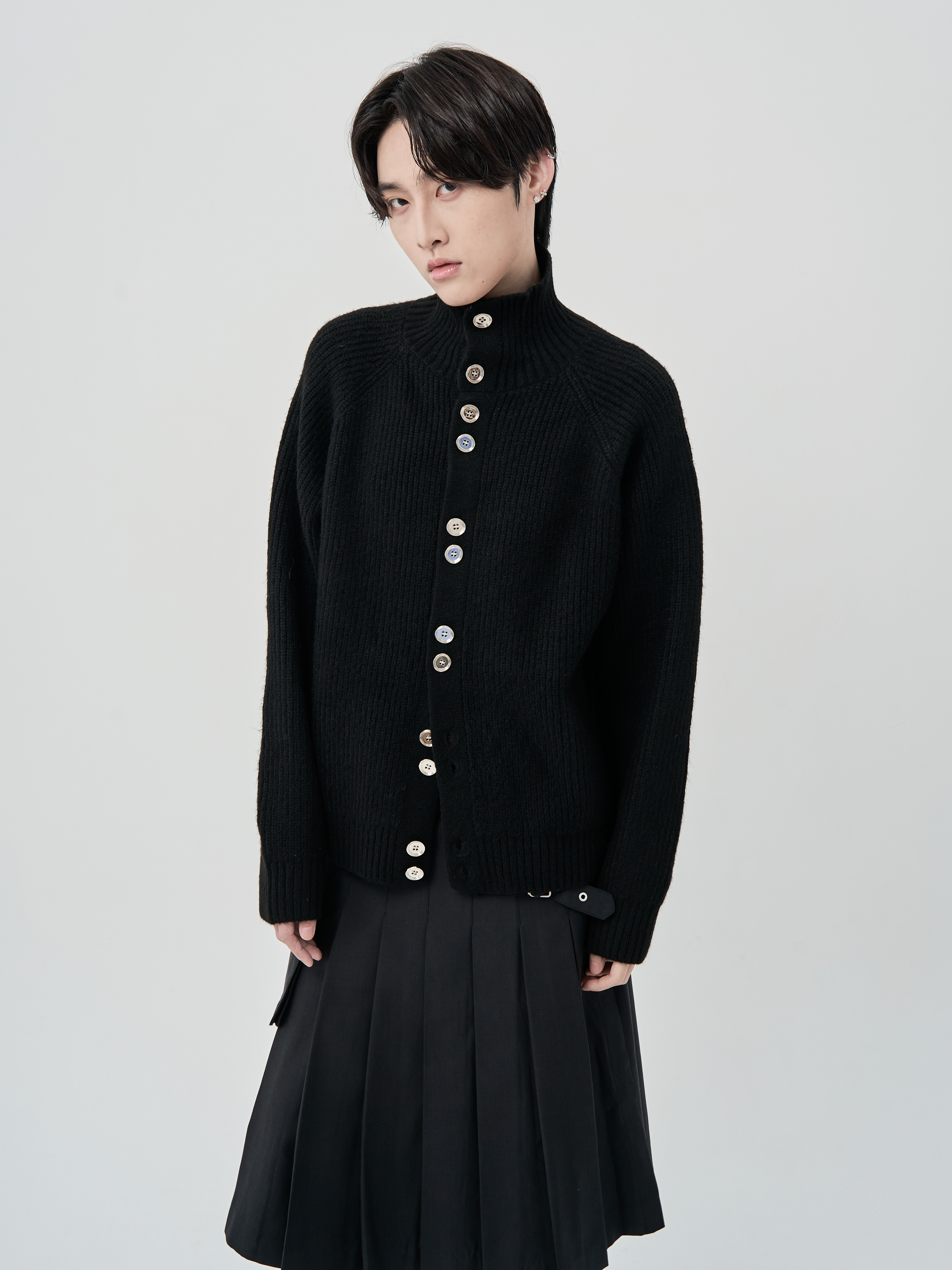 高領排釦針織長袖-黑