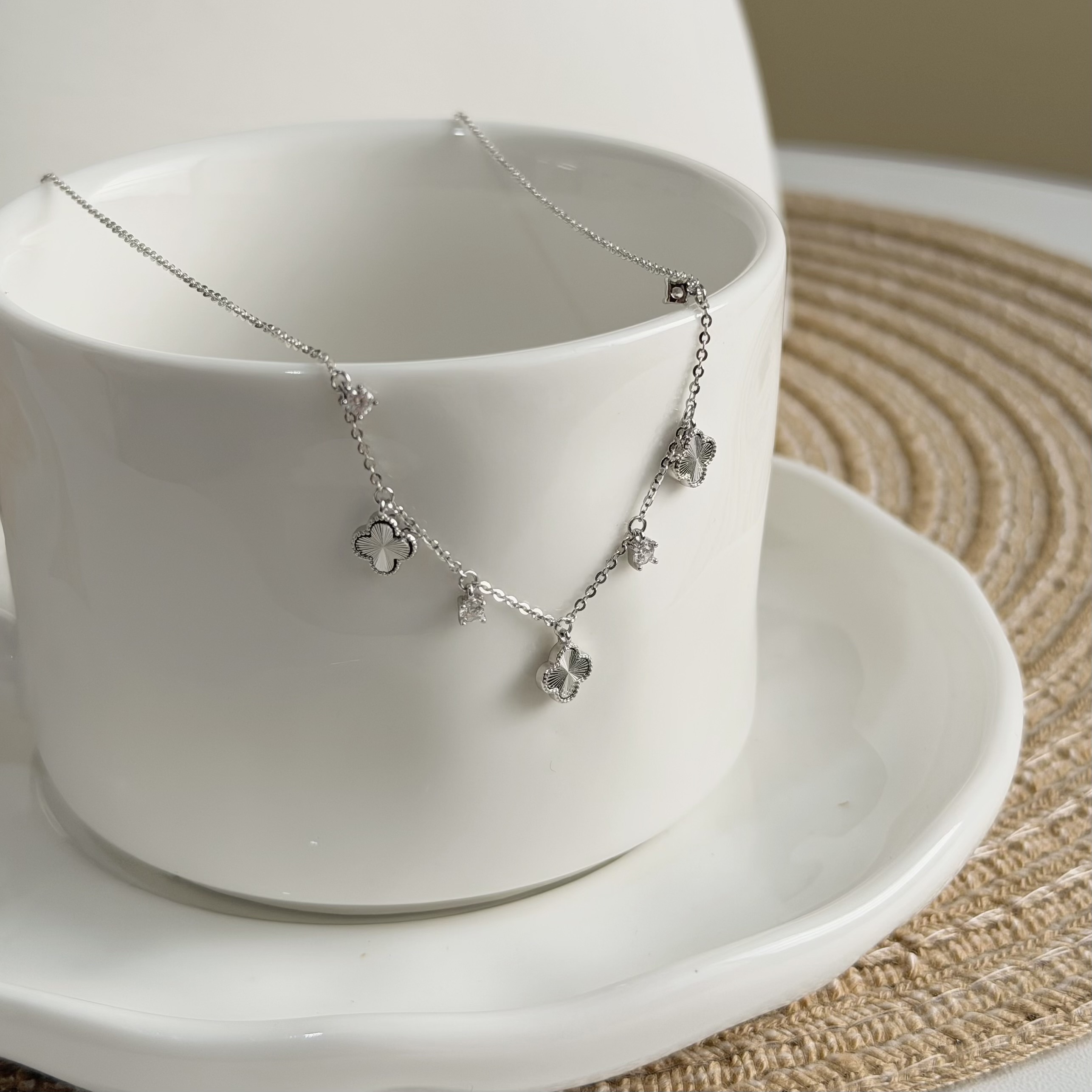 Y268【輕奢】排鑽切割四葉草鎖骨鏈