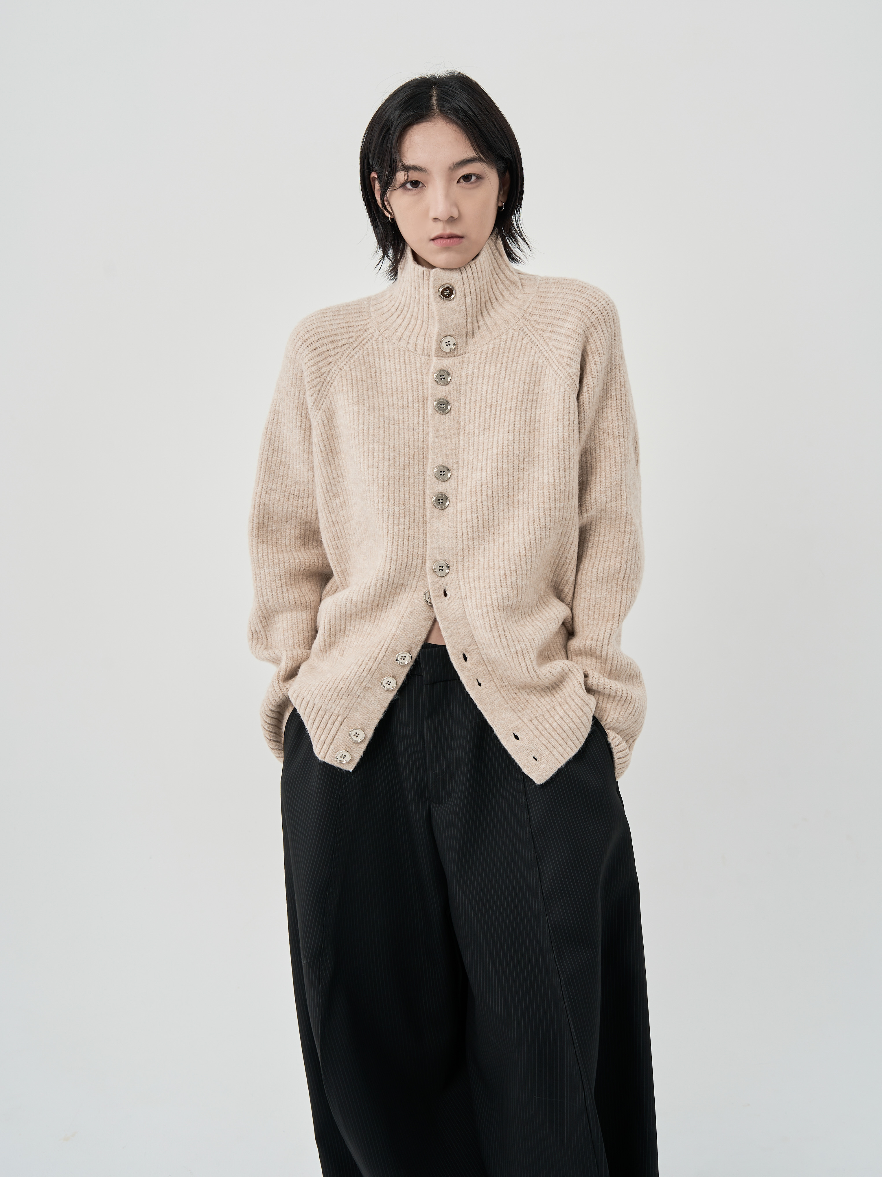 高領排釦針織長袖-卡其