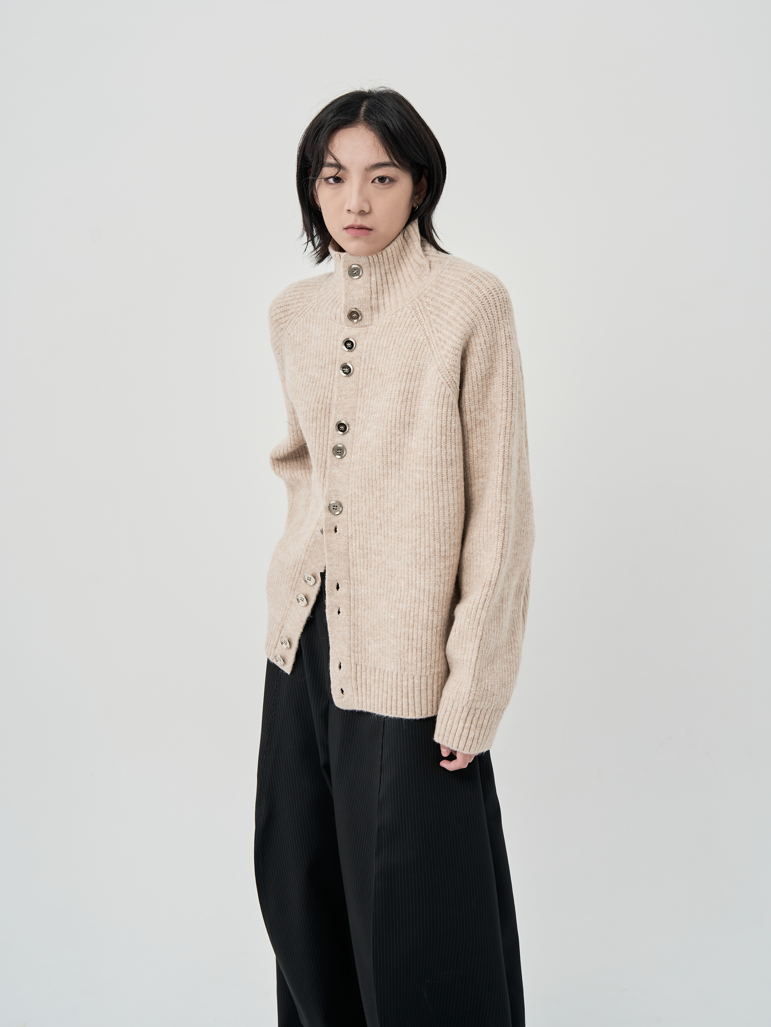 高領排釦針織長袖-卡其