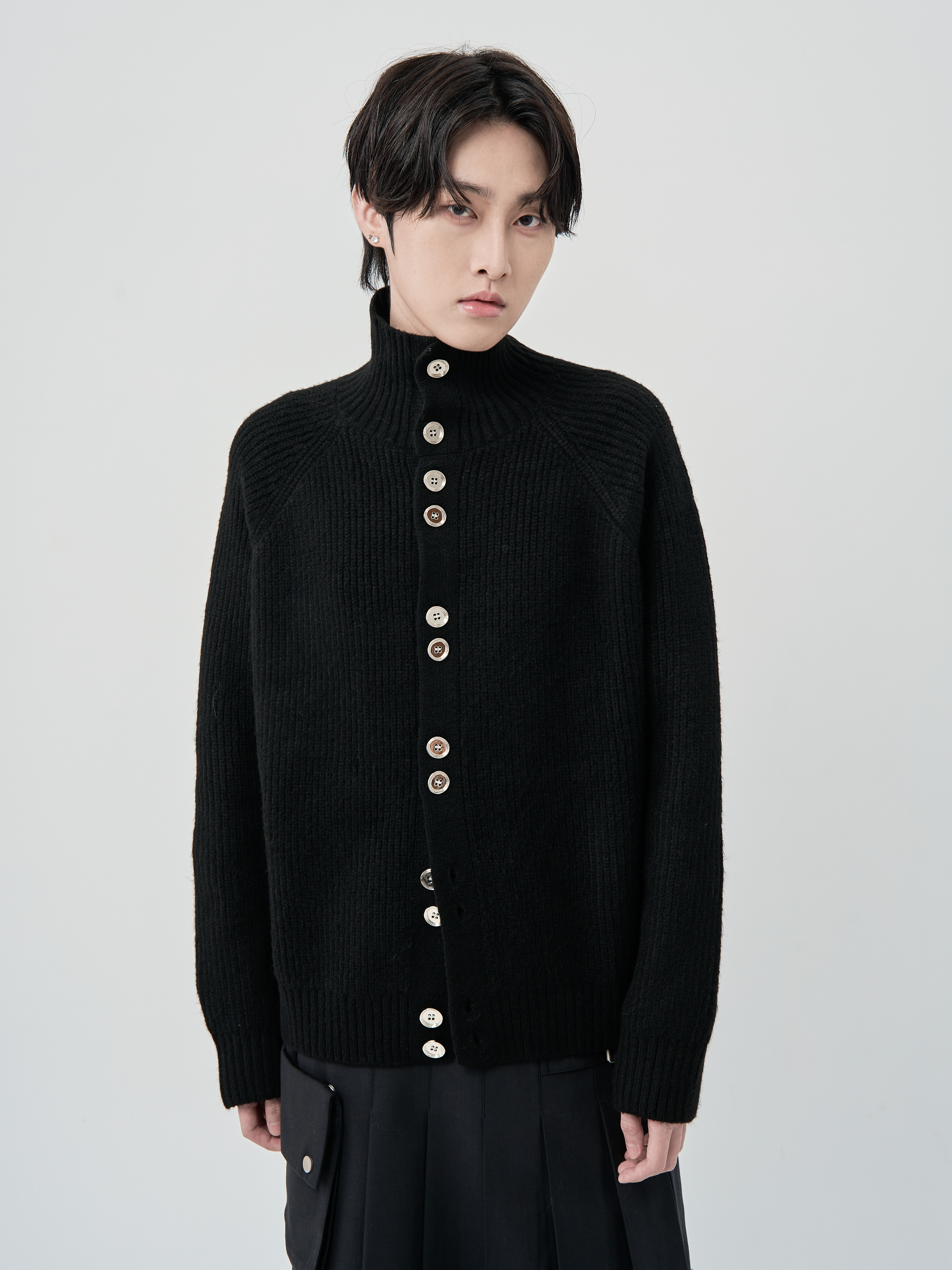 高領排釦針織長袖-黑