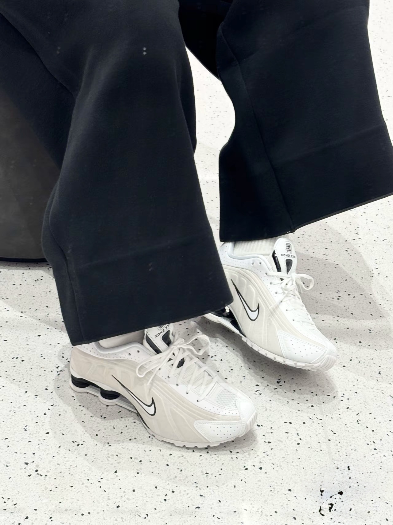 KTQ STORE ‧ Nike Shox R4 "White Black Suede" 米白 HQ7739-100