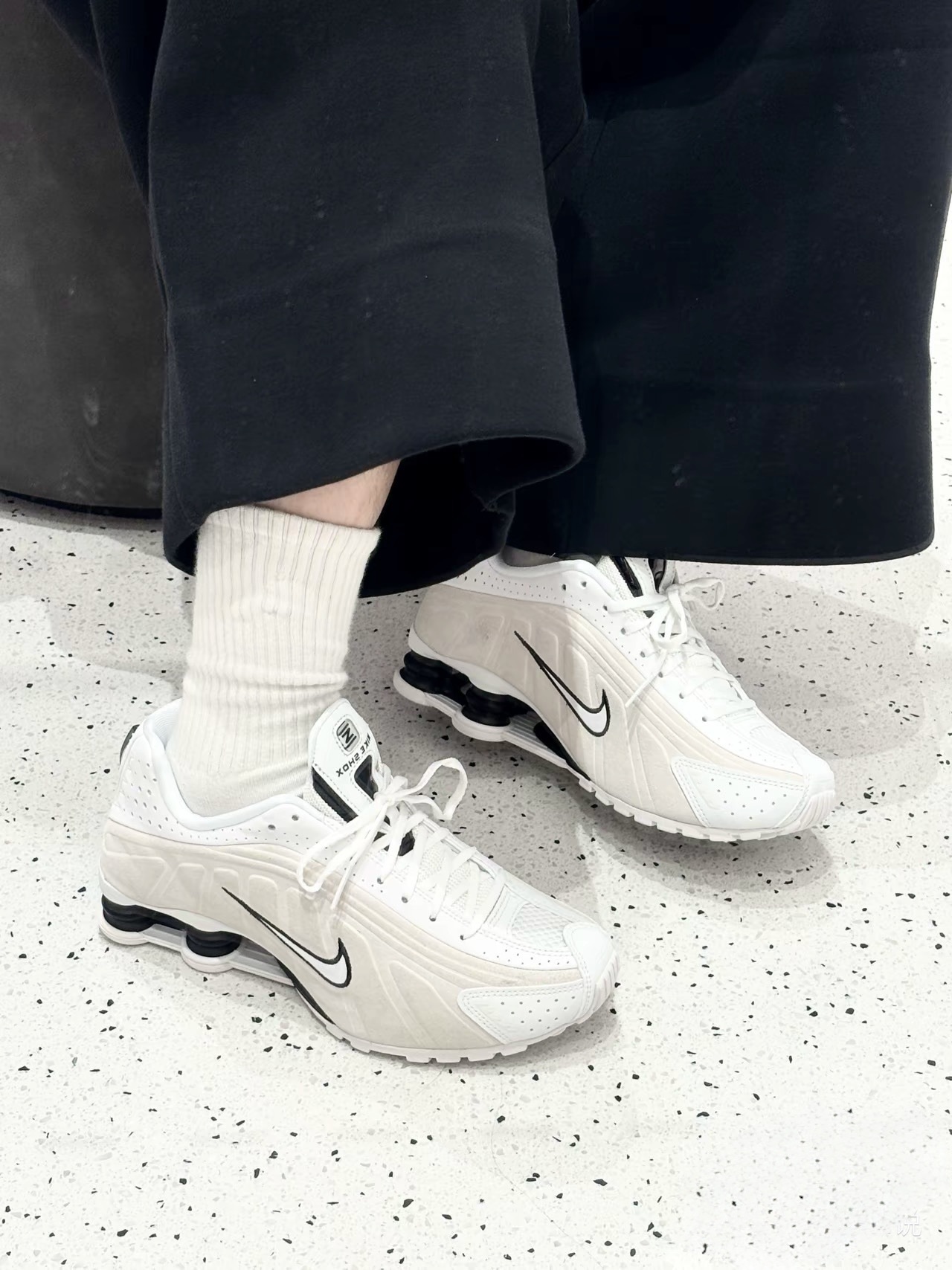 KTQ STORE ‧ Nike Shox R4 "White Black Suede" 米白 HQ7739-100
