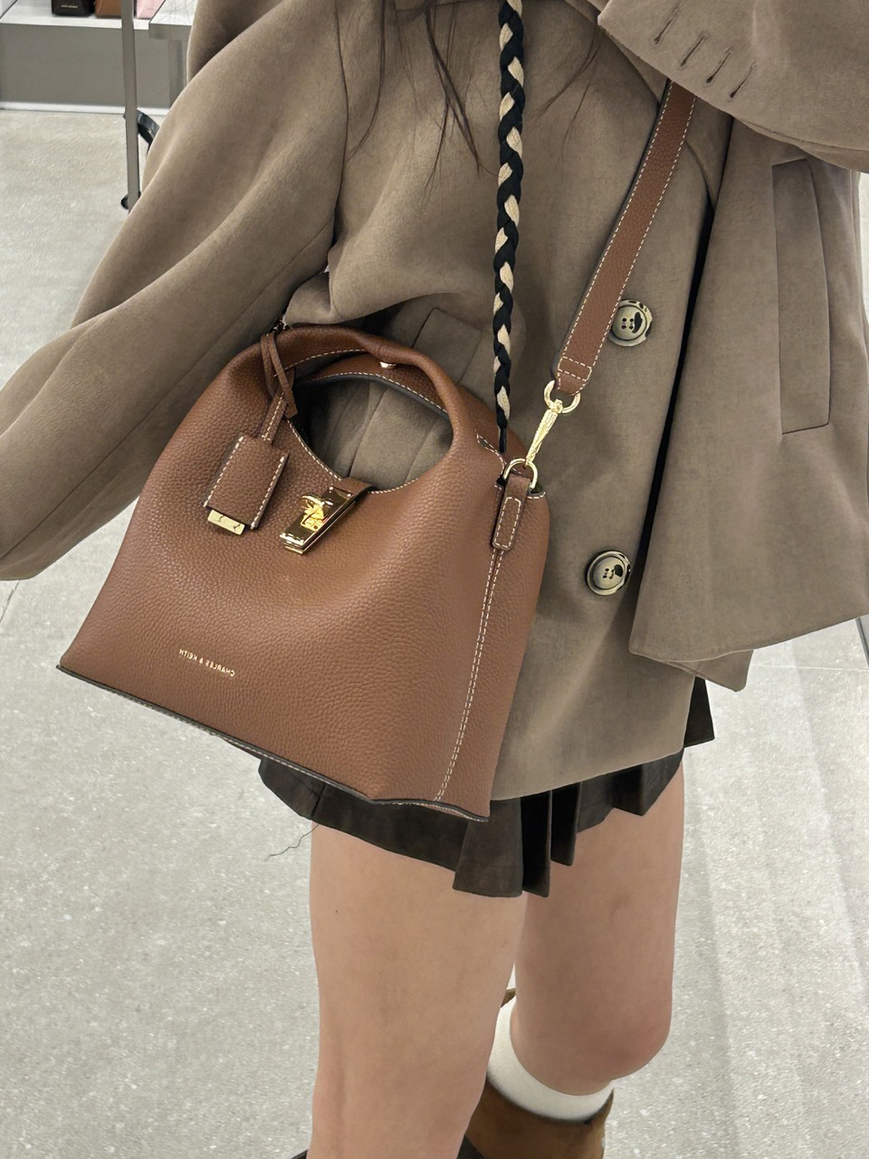 Charles & Keith Chance 金屬釦水桶包 飯盒包 菜籃子 手提包 側背包 小CK / 預購