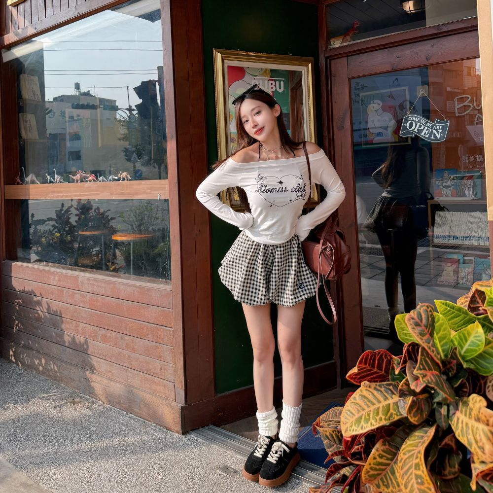 【夢遊仙境】DOMISS自訂-Club印花一字領上衣-2色 甜辣 性感上衣(現貨)