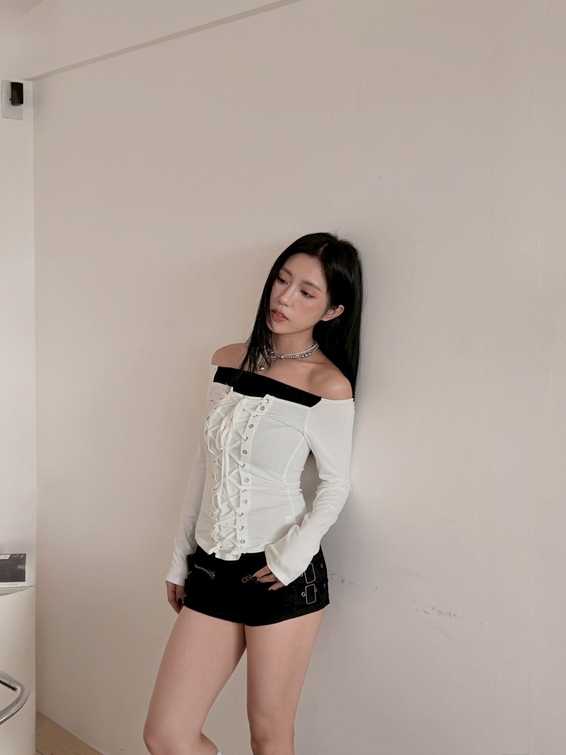 doll感人偶✟綁帶撞色拼接一字領上衣